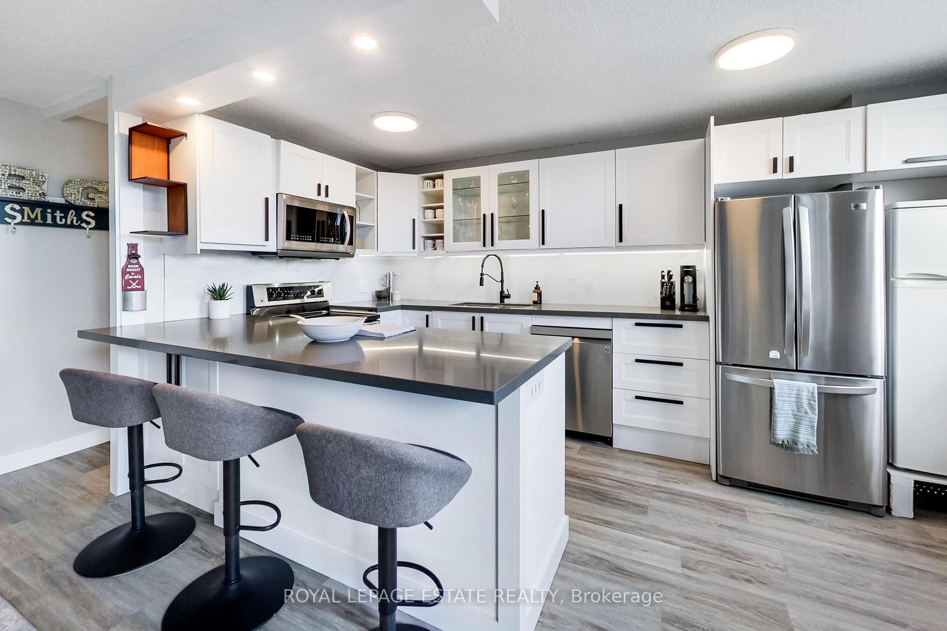 Photo of Unit 311, 1071 Woodbine Avenue