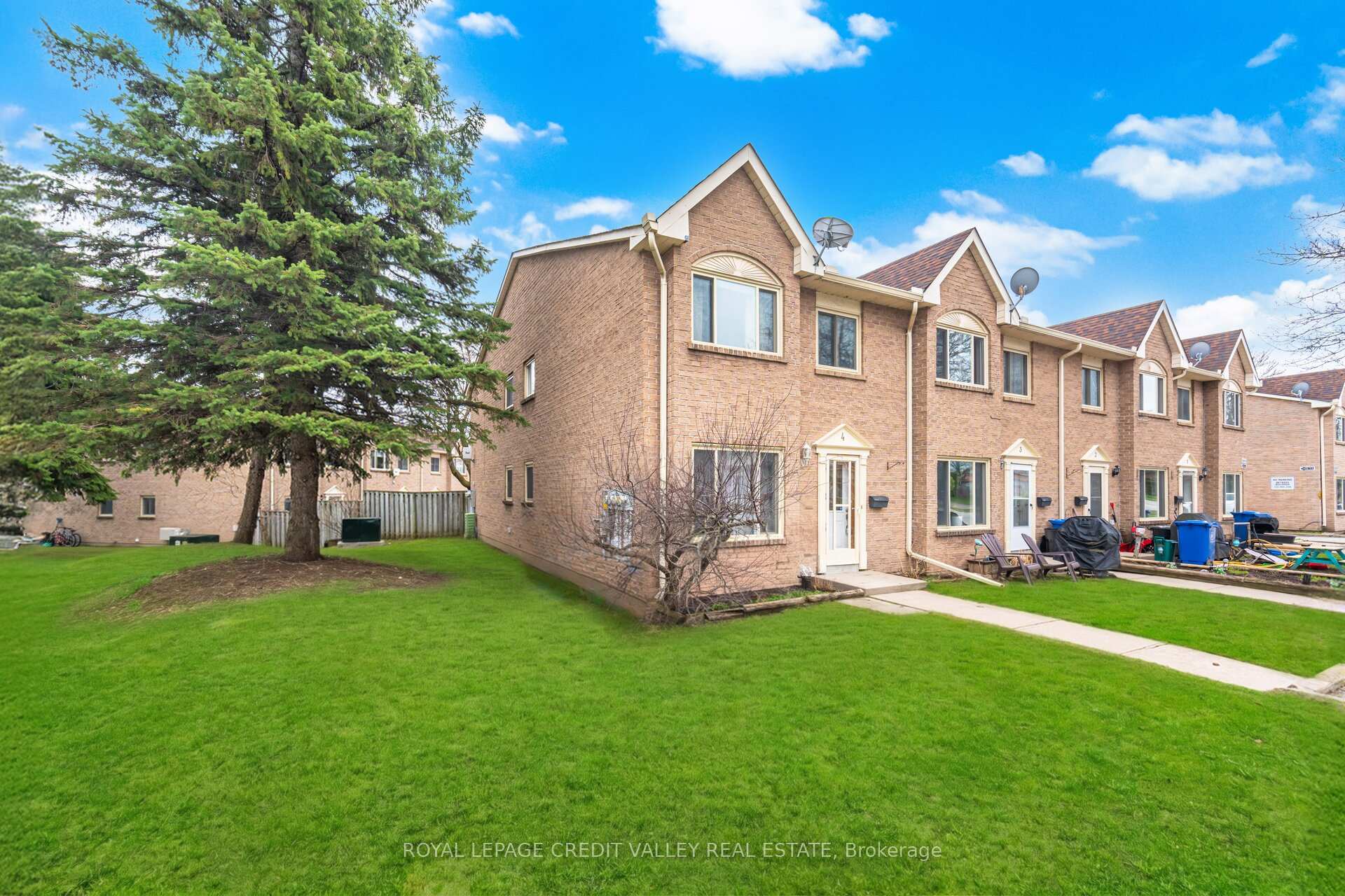 Photo 3 of Unit 4, 2 Parkview Drive, Orangeville — HOMEH