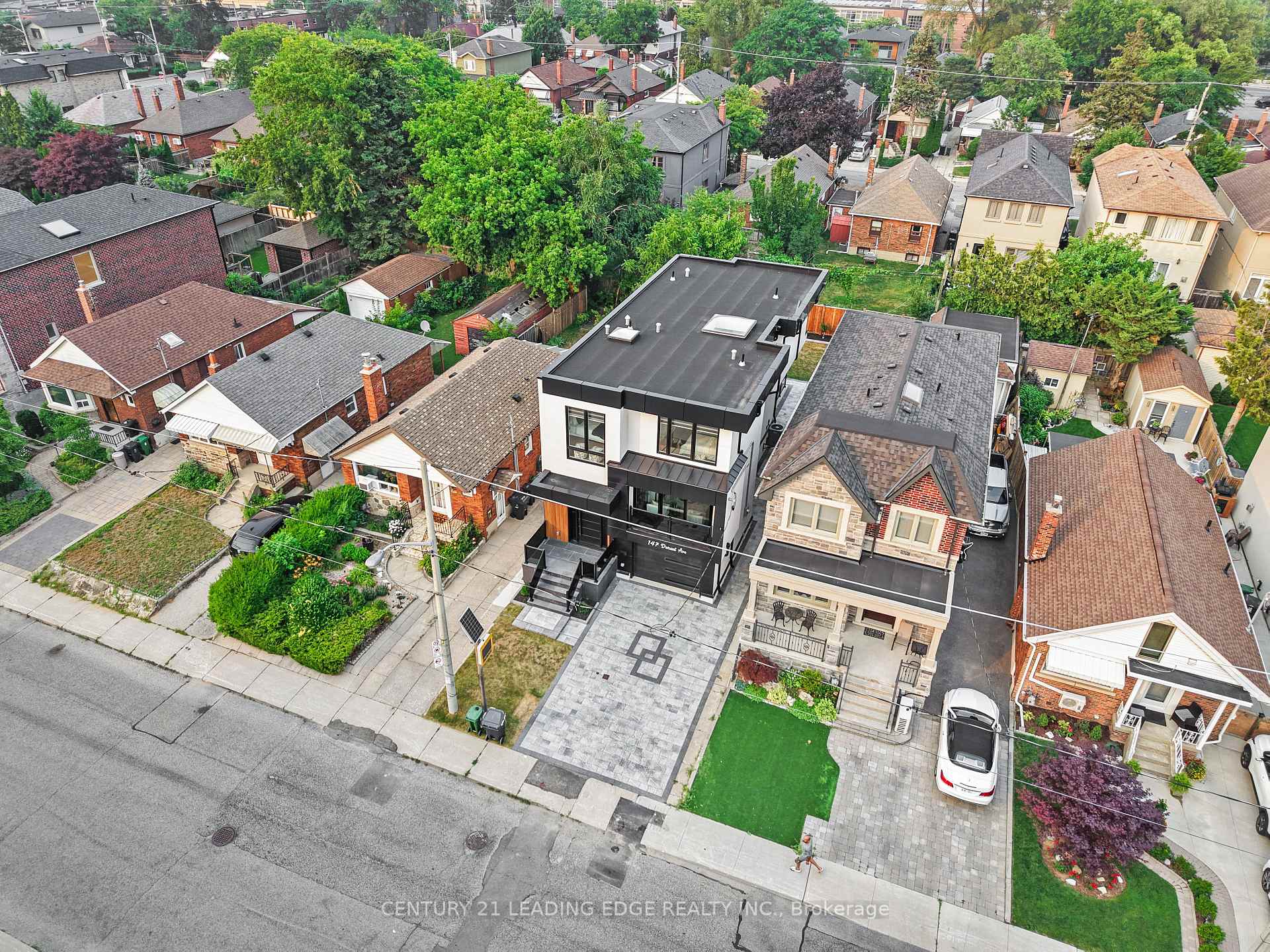 Photo 2 of 147 Durant Avenue, Toronto, East York — HOMEH
