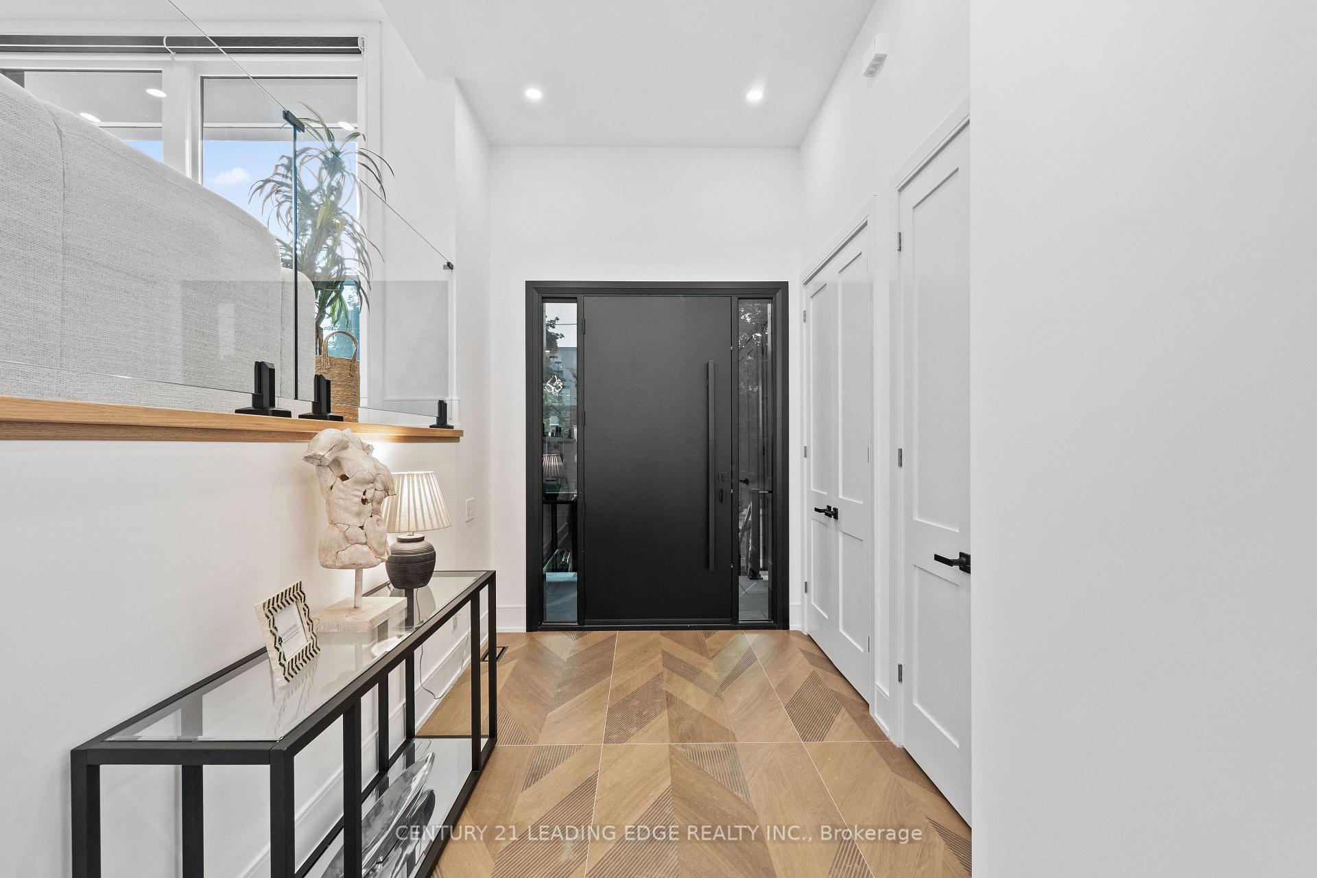 Photo 4 of 147 Durant Avenue, Toronto, East York — HOMEH