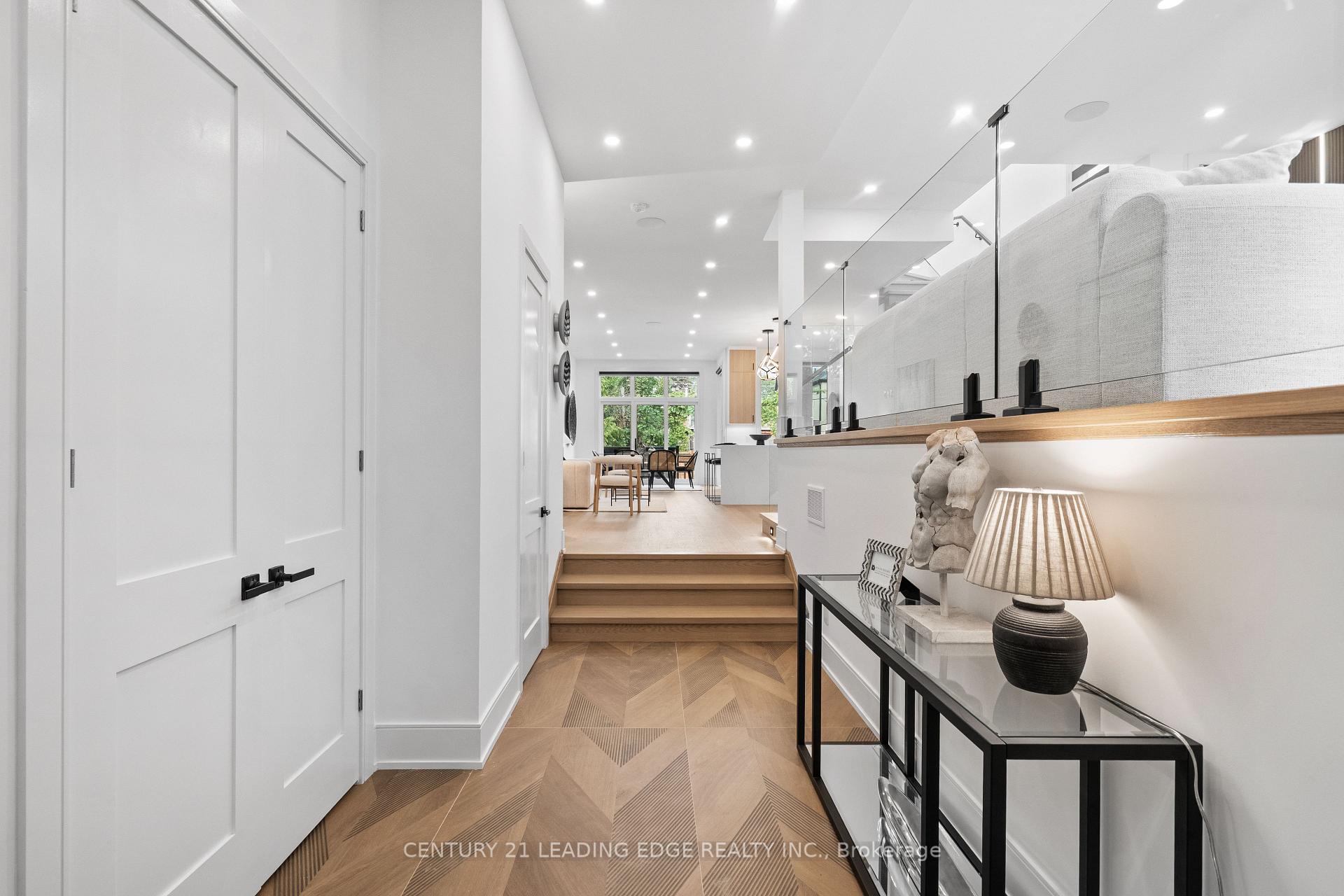 Photo 5 of 147 Durant Avenue, Toronto, East York — HOMEH