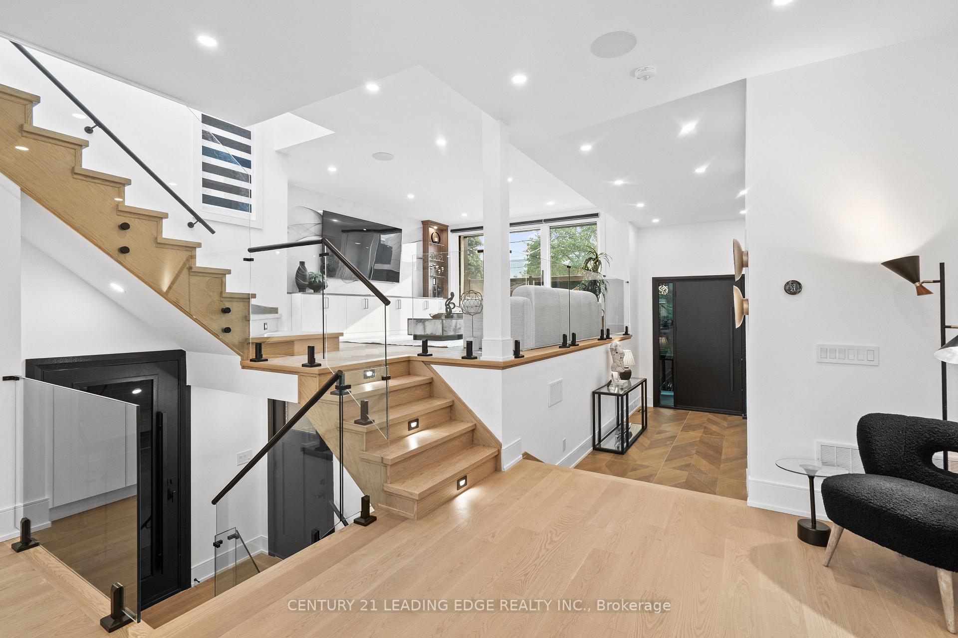 Photo 7 of 147 Durant Avenue, Toronto, East York — HOMEH