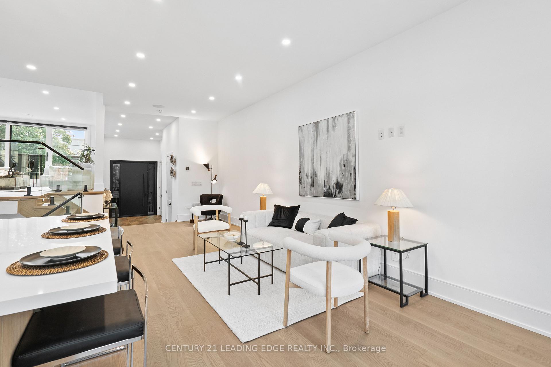 Photo 11 of 147 Durant Avenue, Toronto, East York — HOMEH