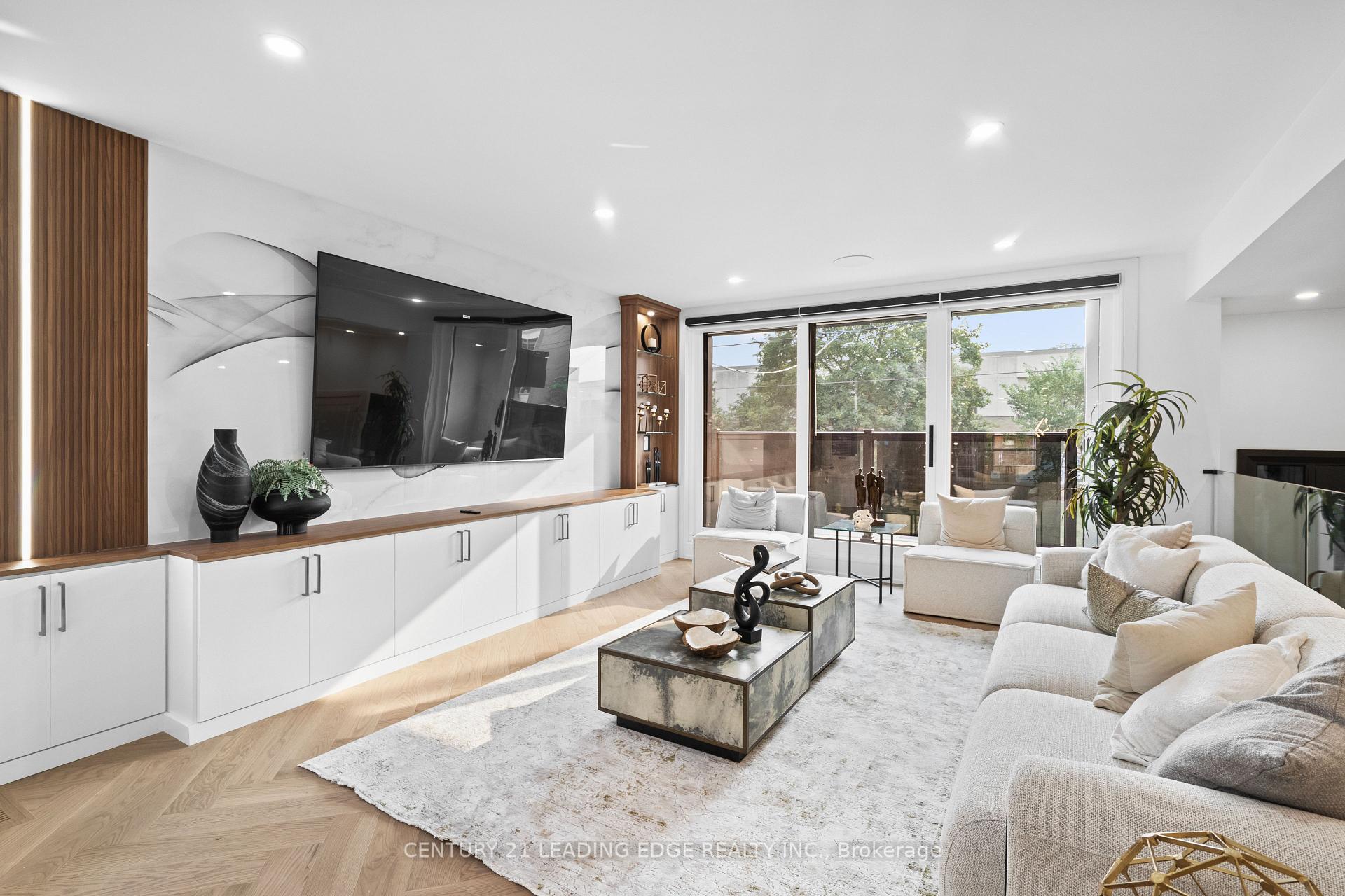 Photo 14 of 147 Durant Avenue, Toronto, East York — HOMEH