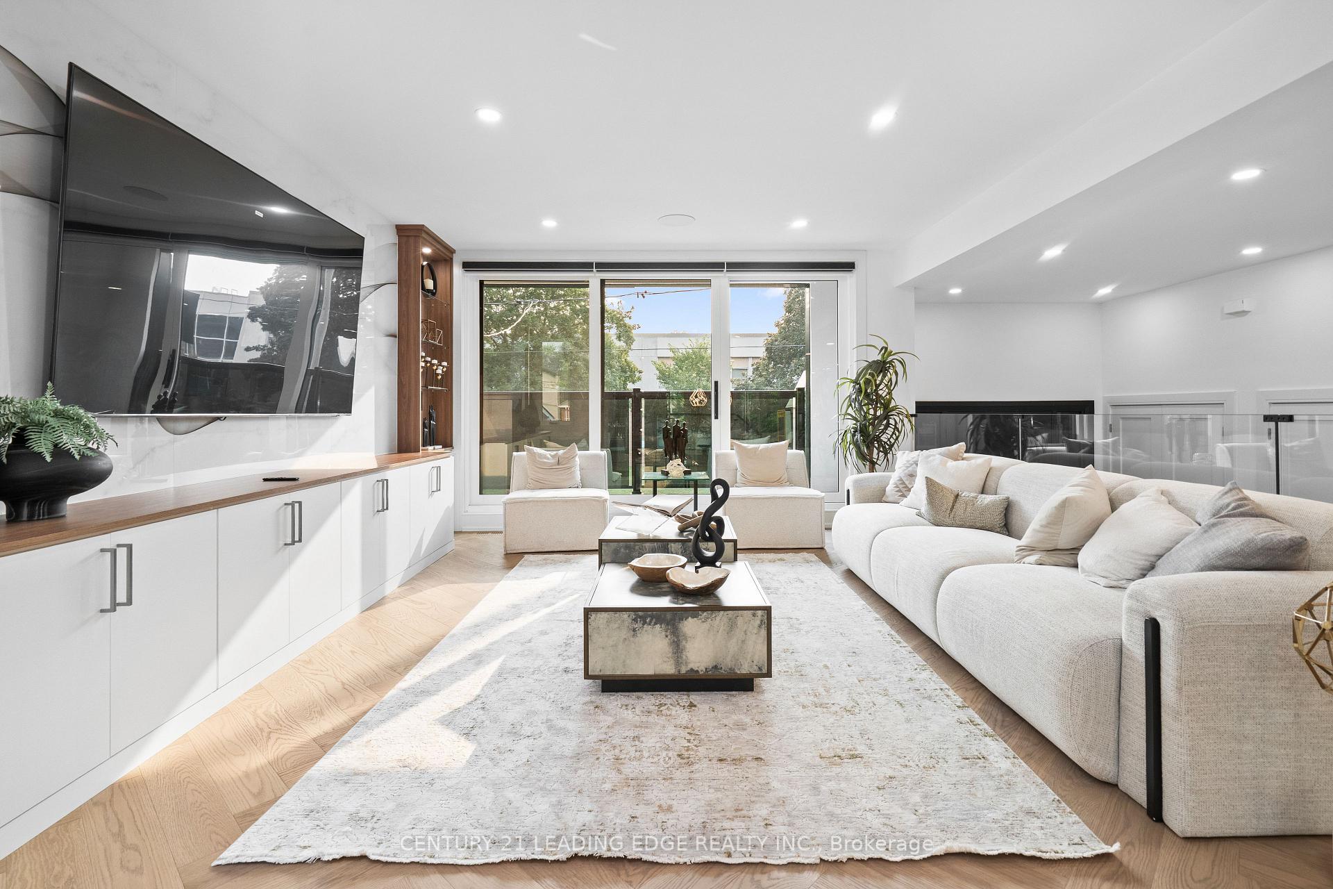 Photo 15 of 147 Durant Avenue, Toronto, East York — HOMEH