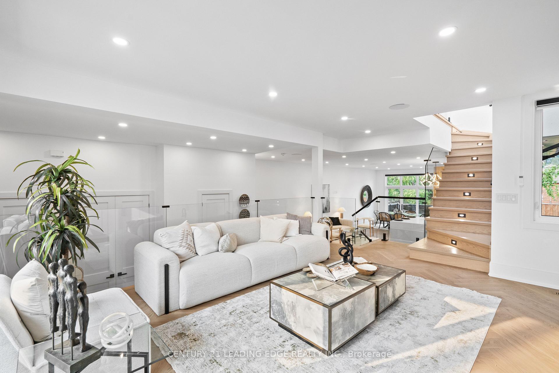 Photo 16 of 147 Durant Avenue, Toronto, East York — HOMEH
