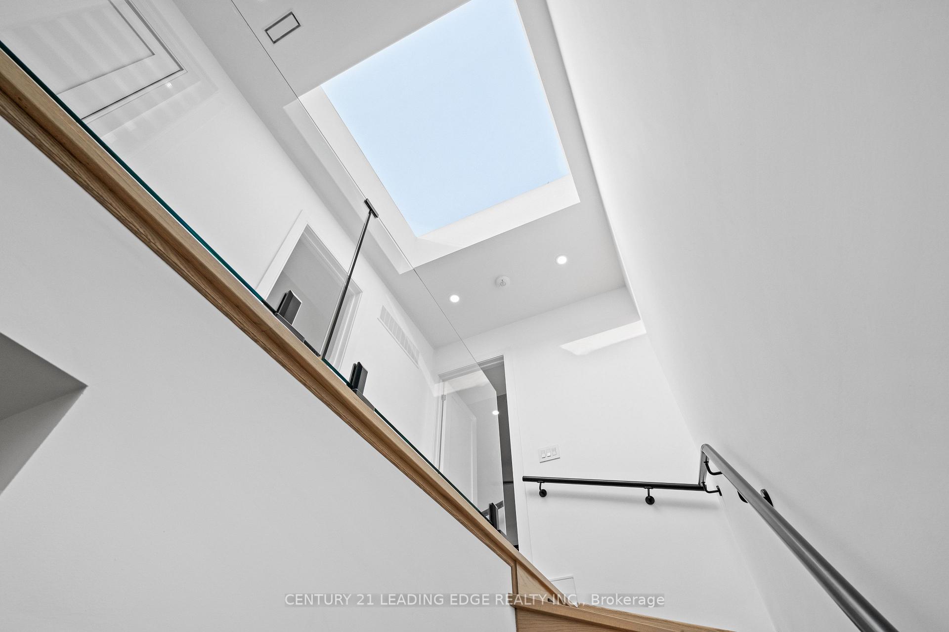 Photo 17 of 147 Durant Avenue, Toronto, East York — HOMEH