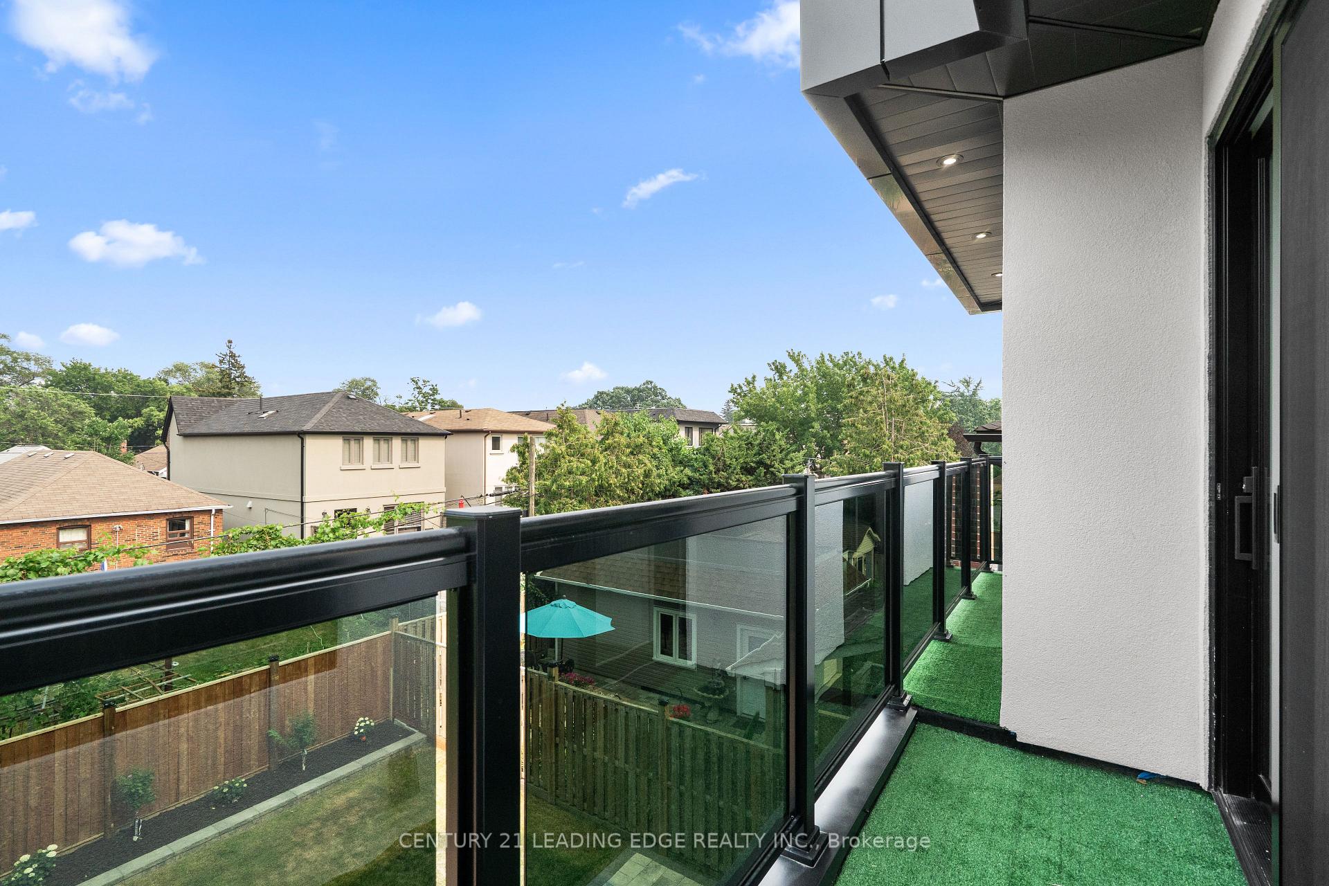 Photo 30 of 147 Durant Avenue, Toronto, East York — HOMEH