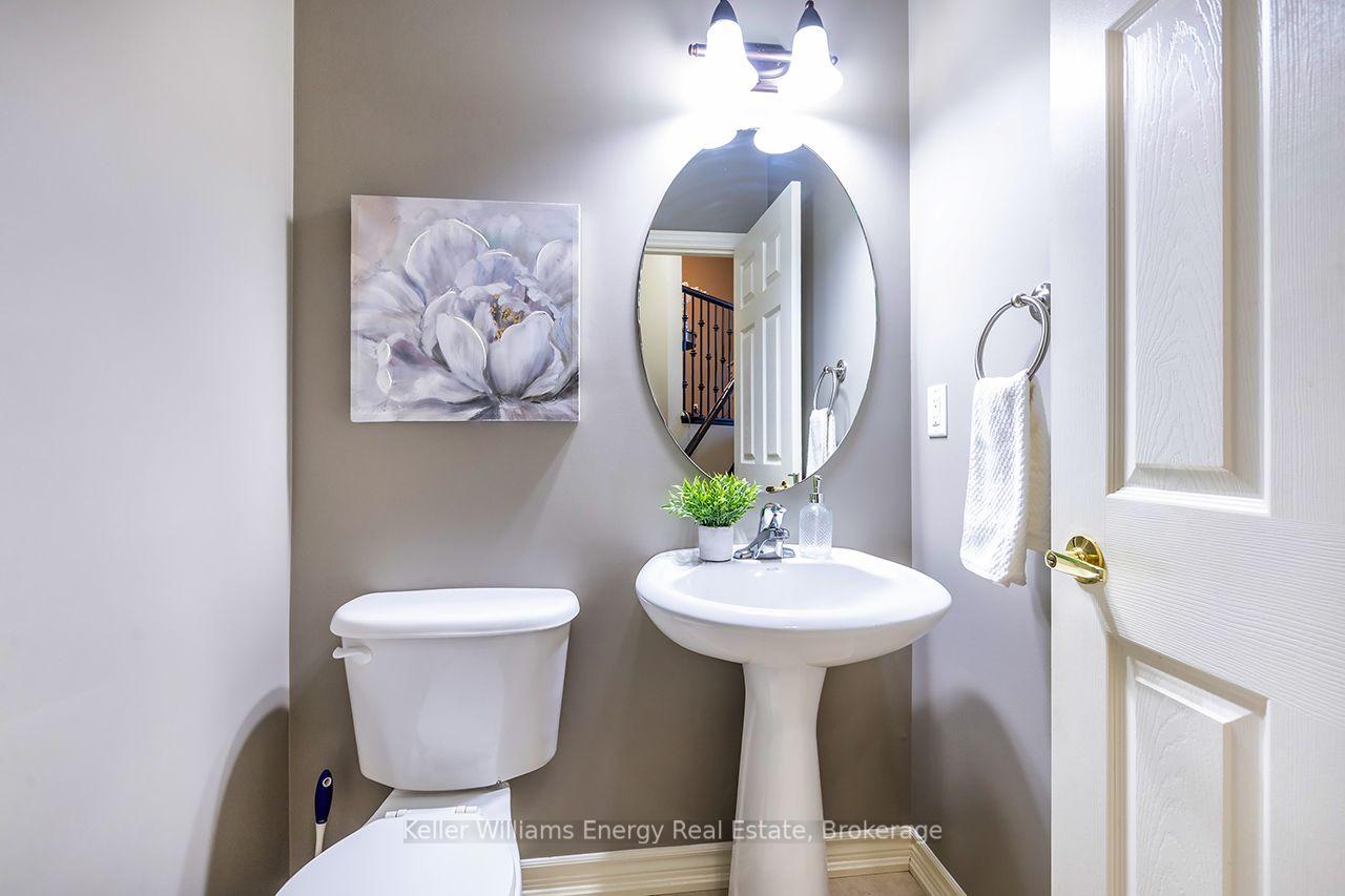 Photo 4 of 409 Harris Street, Whitby, Downtown Whitby — HOMEH