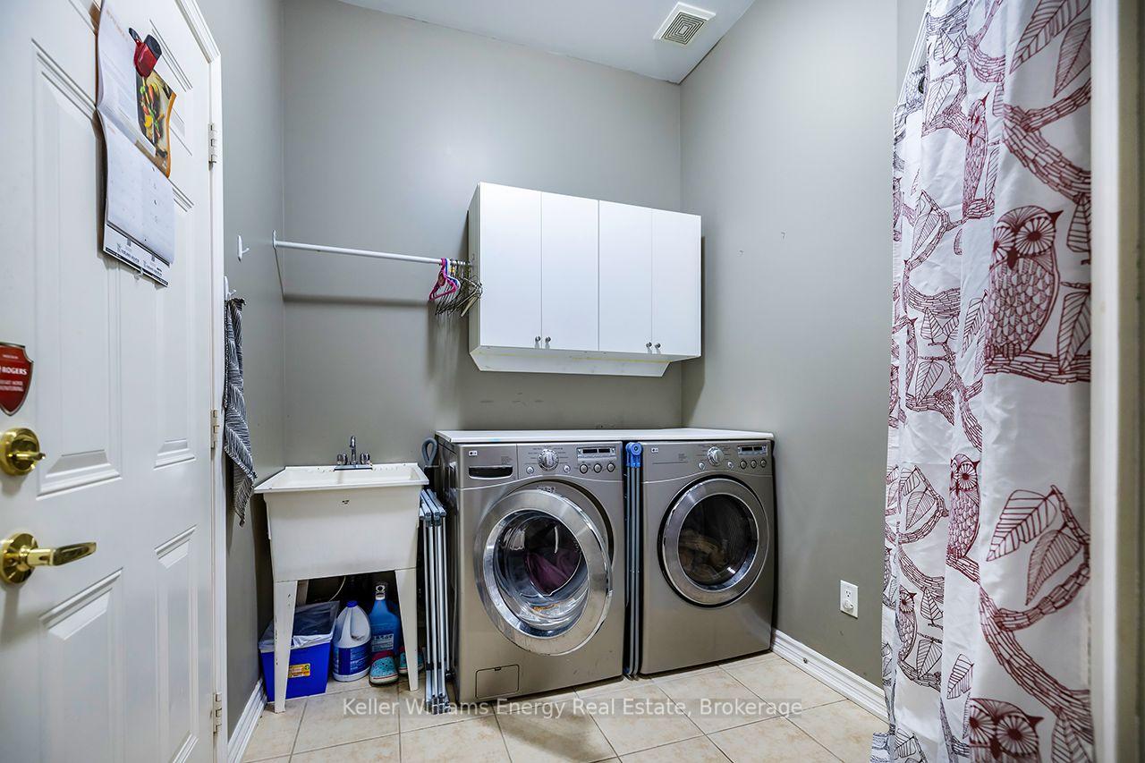 Photo 5 of 409 Harris Street, Whitby, Downtown Whitby — HOMEH