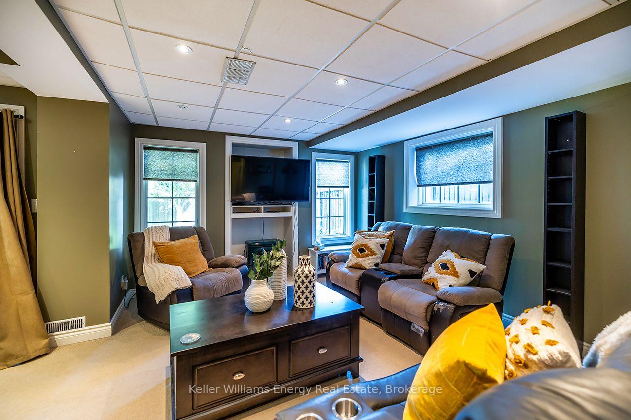 Photo 35 of 409 Harris Street, Whitby, Downtown Whitby — HOMEH