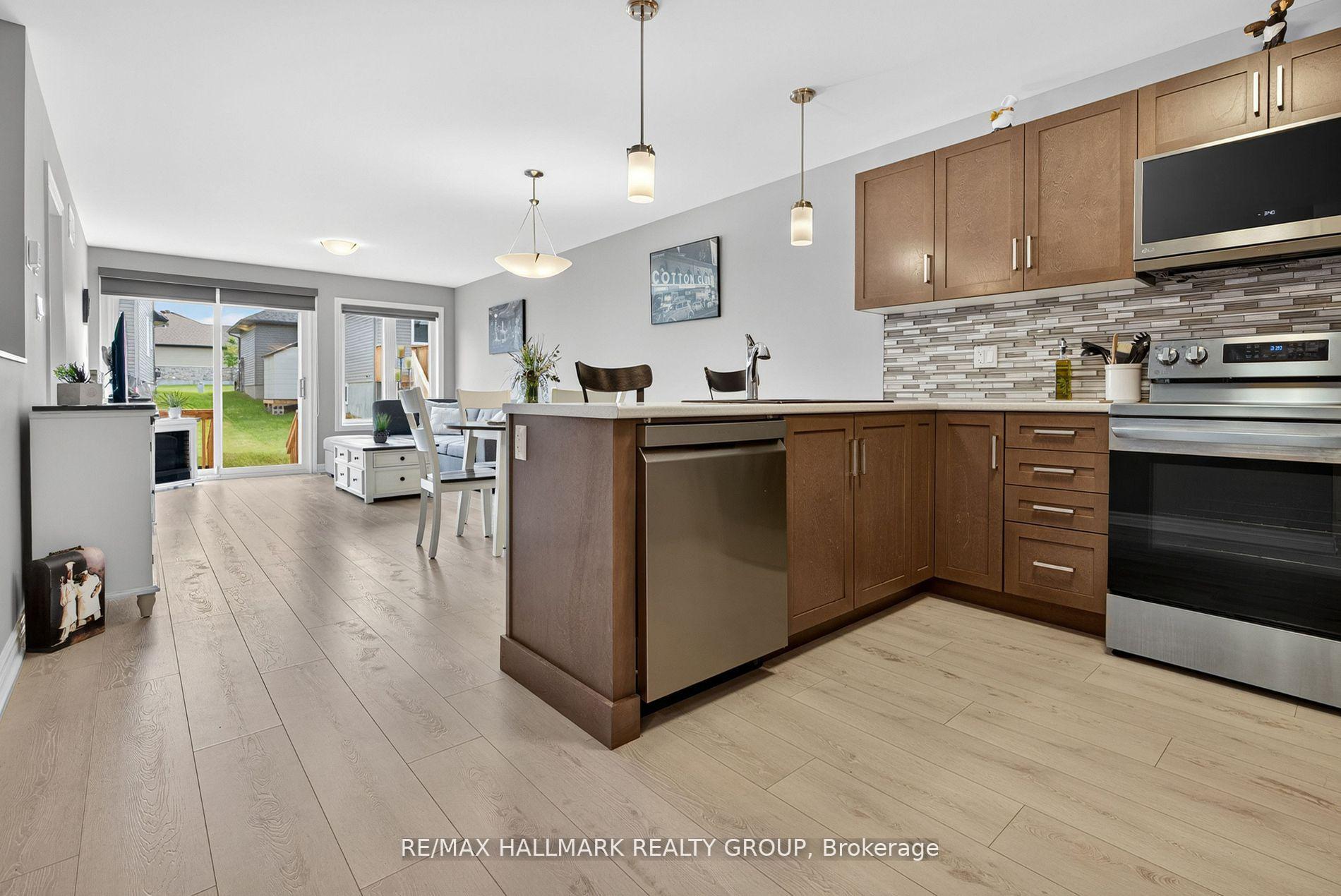 Photo 9 of 92 Seabert Drive, Arnprior, Arnprior — HOMEH
