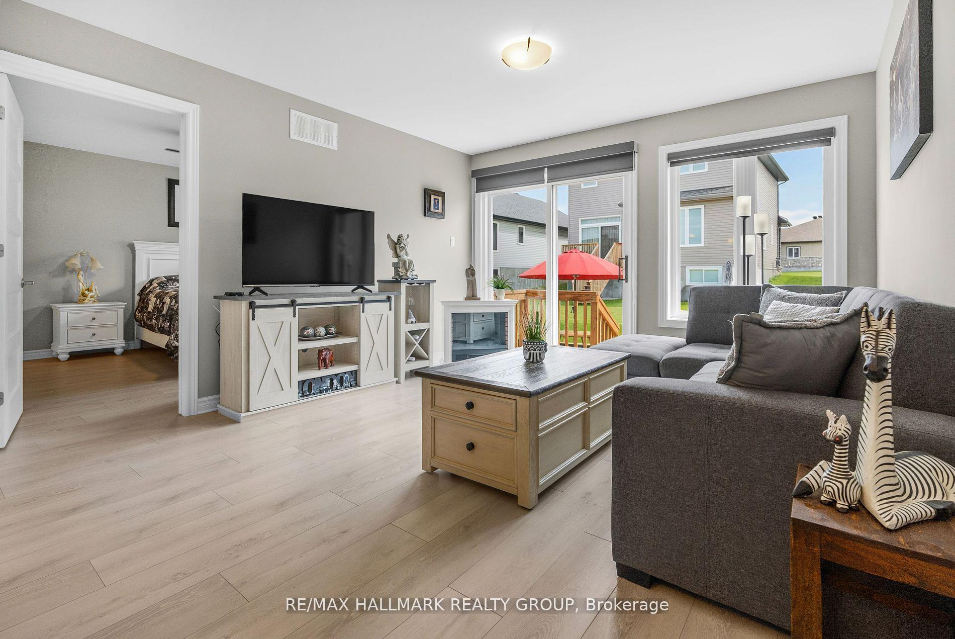 Photo 15 of 92 Seabert Drive, Arnprior, Arnprior — HOMEH
