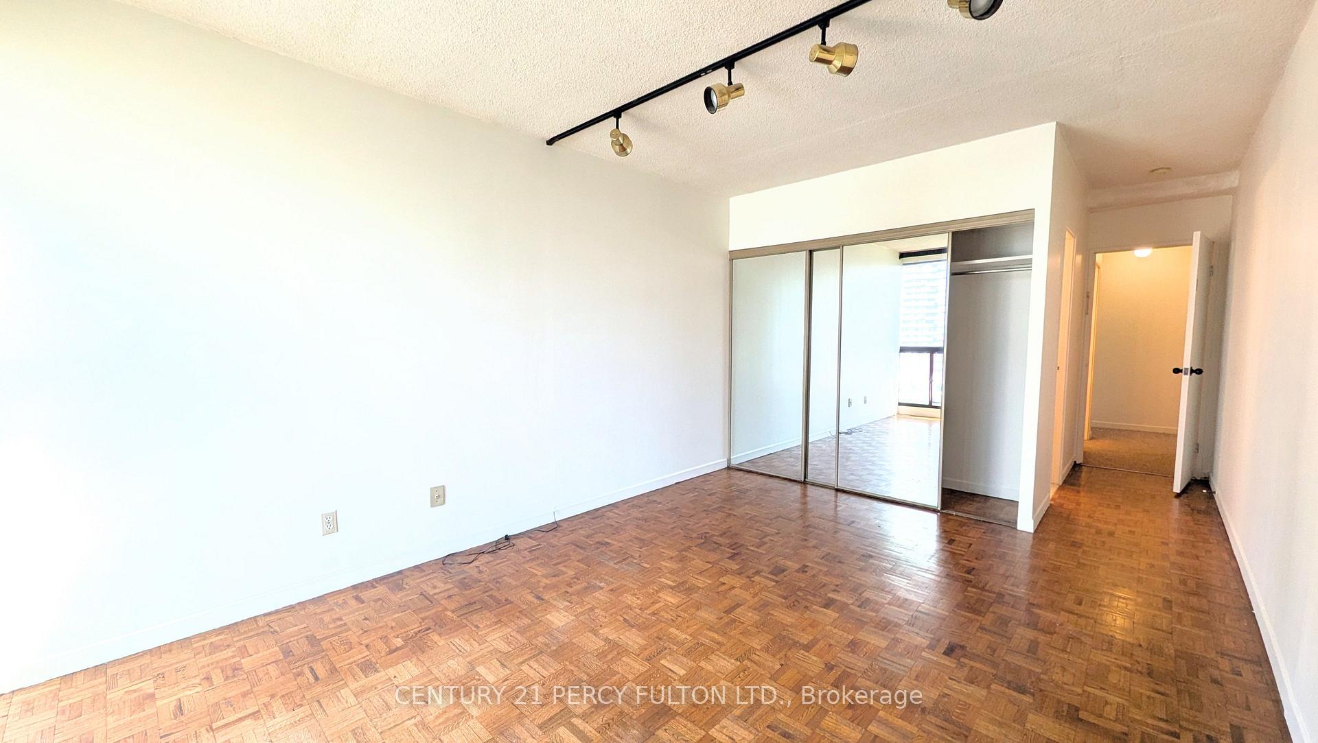 Photo 7 of Unit 1823, 33 Harbour Square, Toronto, Waterfront Communities — HOMEH