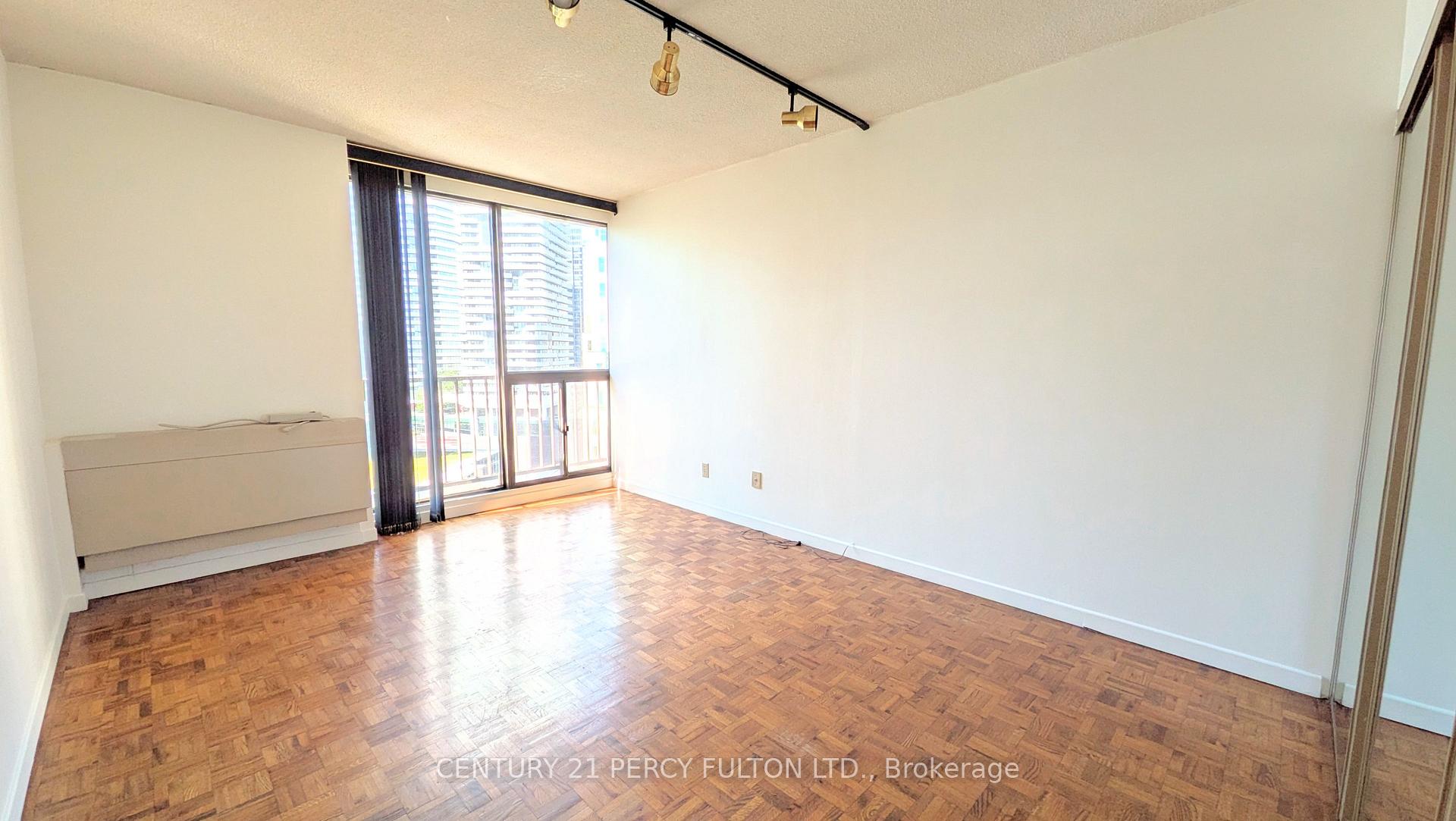 Photo 8 of Unit 1823, 33 Harbour Square, Toronto, Waterfront Communities — HOMEH