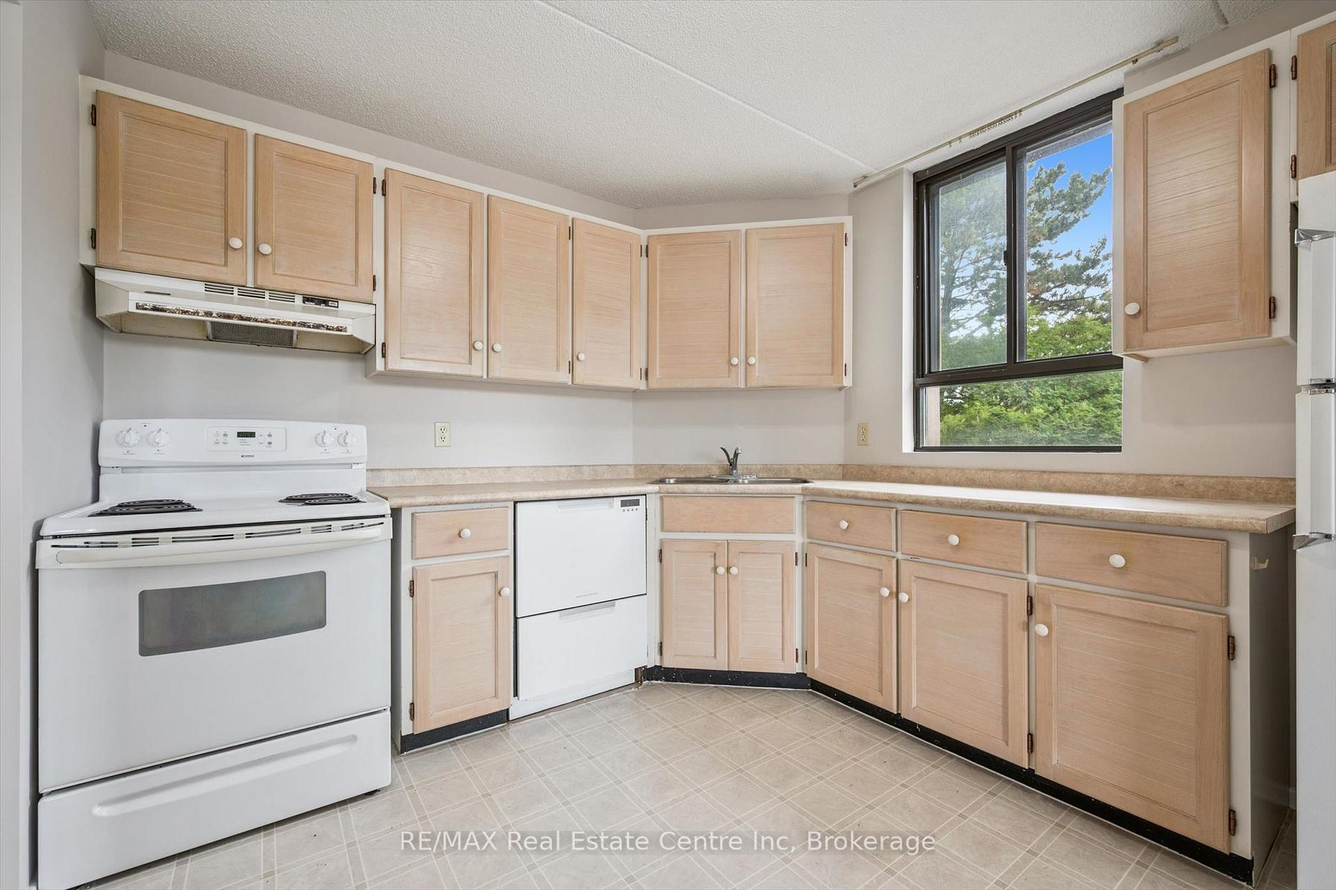 Photo 10 of Unit 201, 22 Marilyn Drive, Guelph, Riverside Park — HOMEH