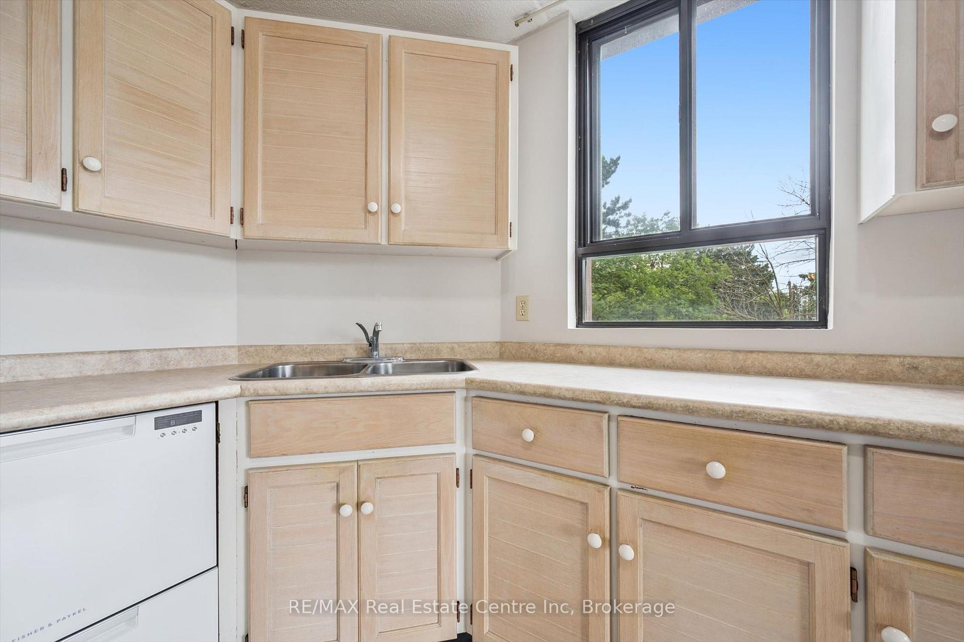 Photo 13 of Unit 201, 22 Marilyn Drive, Guelph, Riverside Park — HOMEH