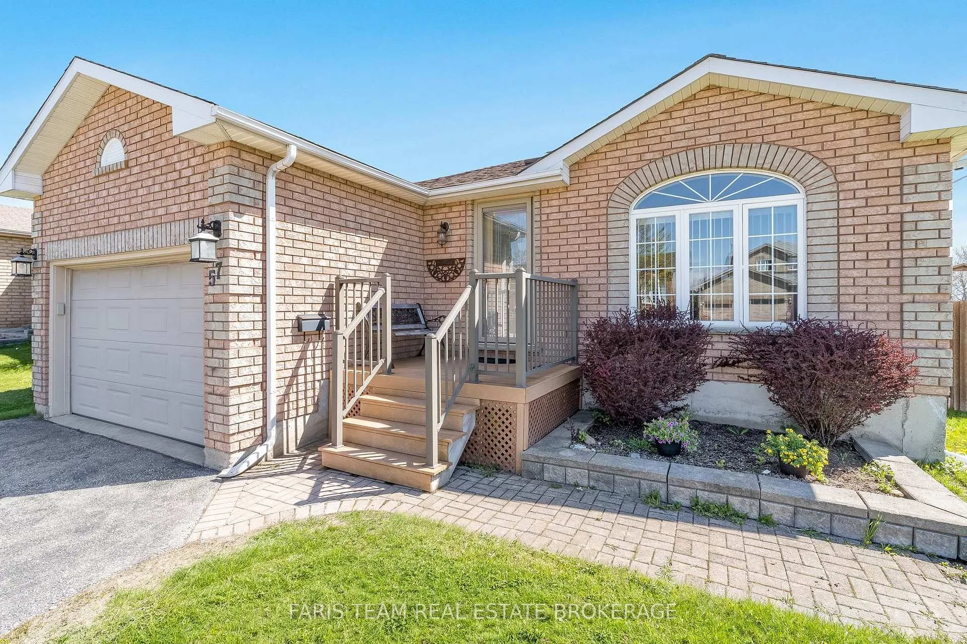 Photo 4 of 57 Wessenger Drive, Barrie, Holly — HOMEH