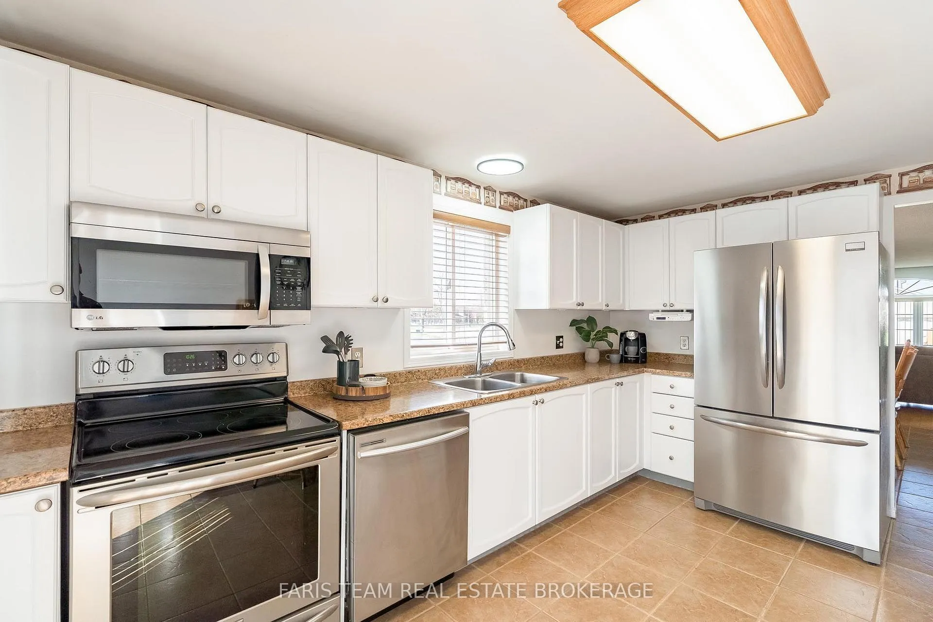 Photo 6 of 57 Wessenger Drive, Barrie, Holly — HOMEH