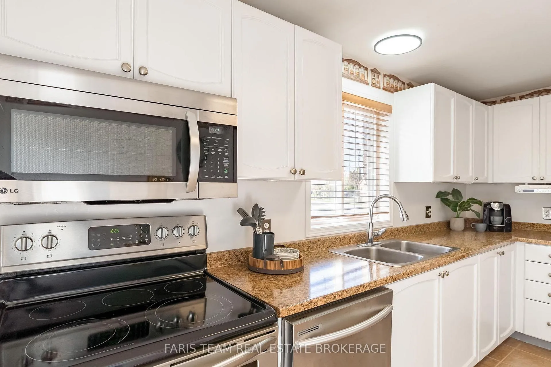 Photo 7 of 57 Wessenger Drive, Barrie, Holly — HOMEH
