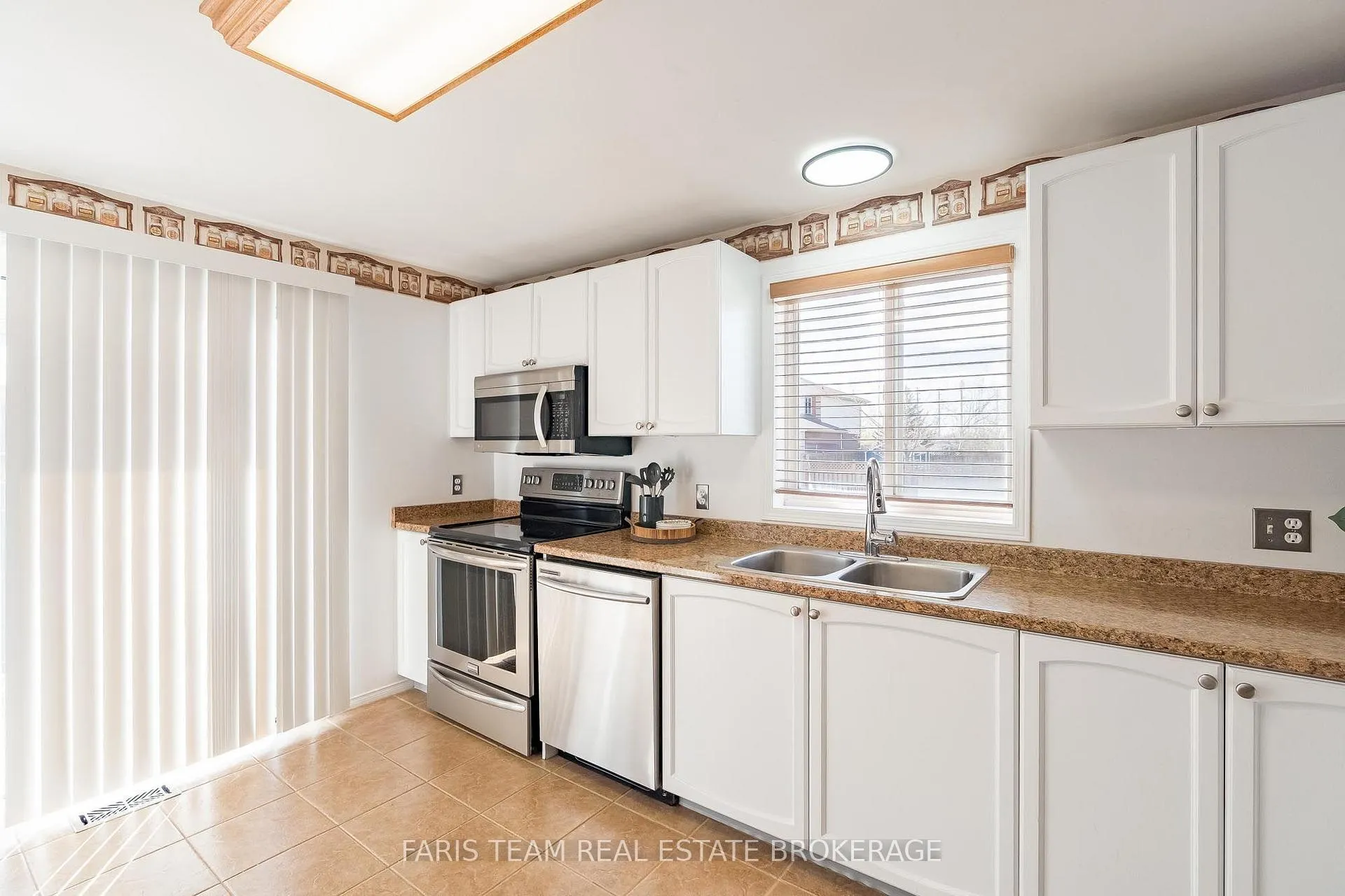 Photo 8 of 57 Wessenger Drive, Barrie, Holly — HOMEH