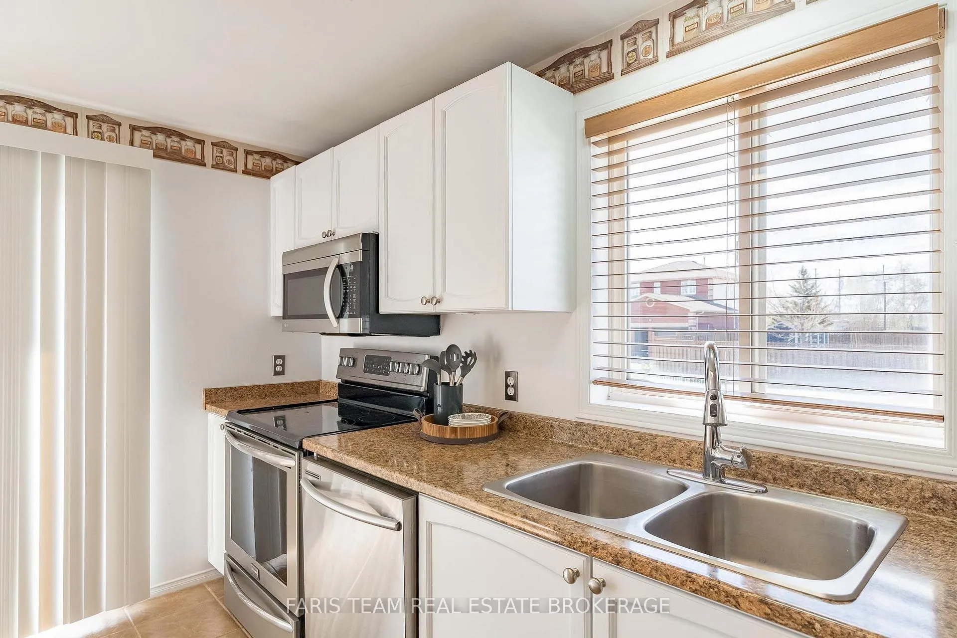 Photo 9 of 57 Wessenger Drive, Barrie, Holly — HOMEH