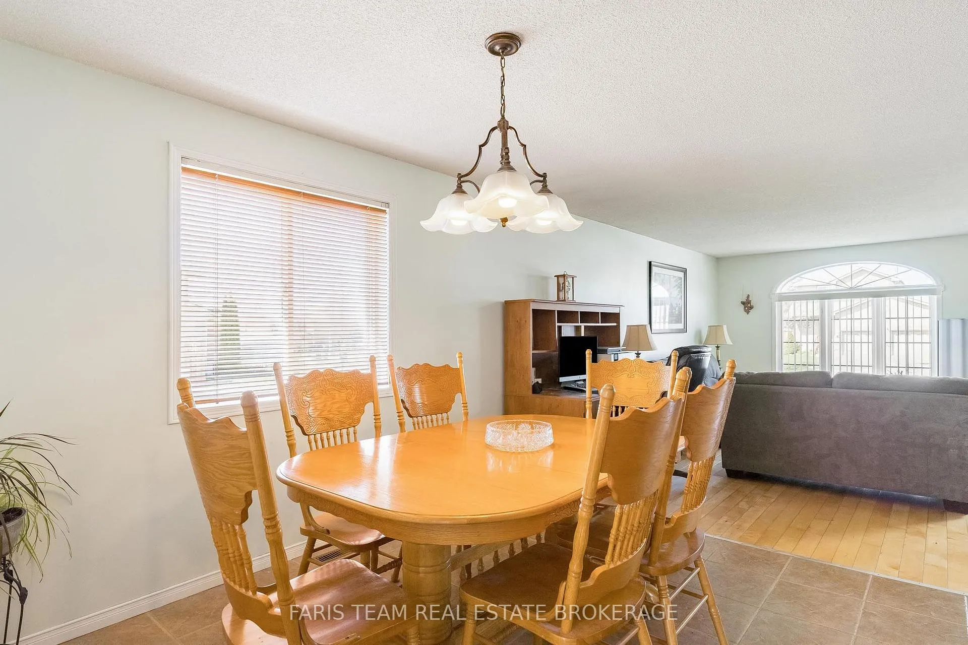 Photo 11 of 57 Wessenger Drive, Barrie, Holly — HOMEH