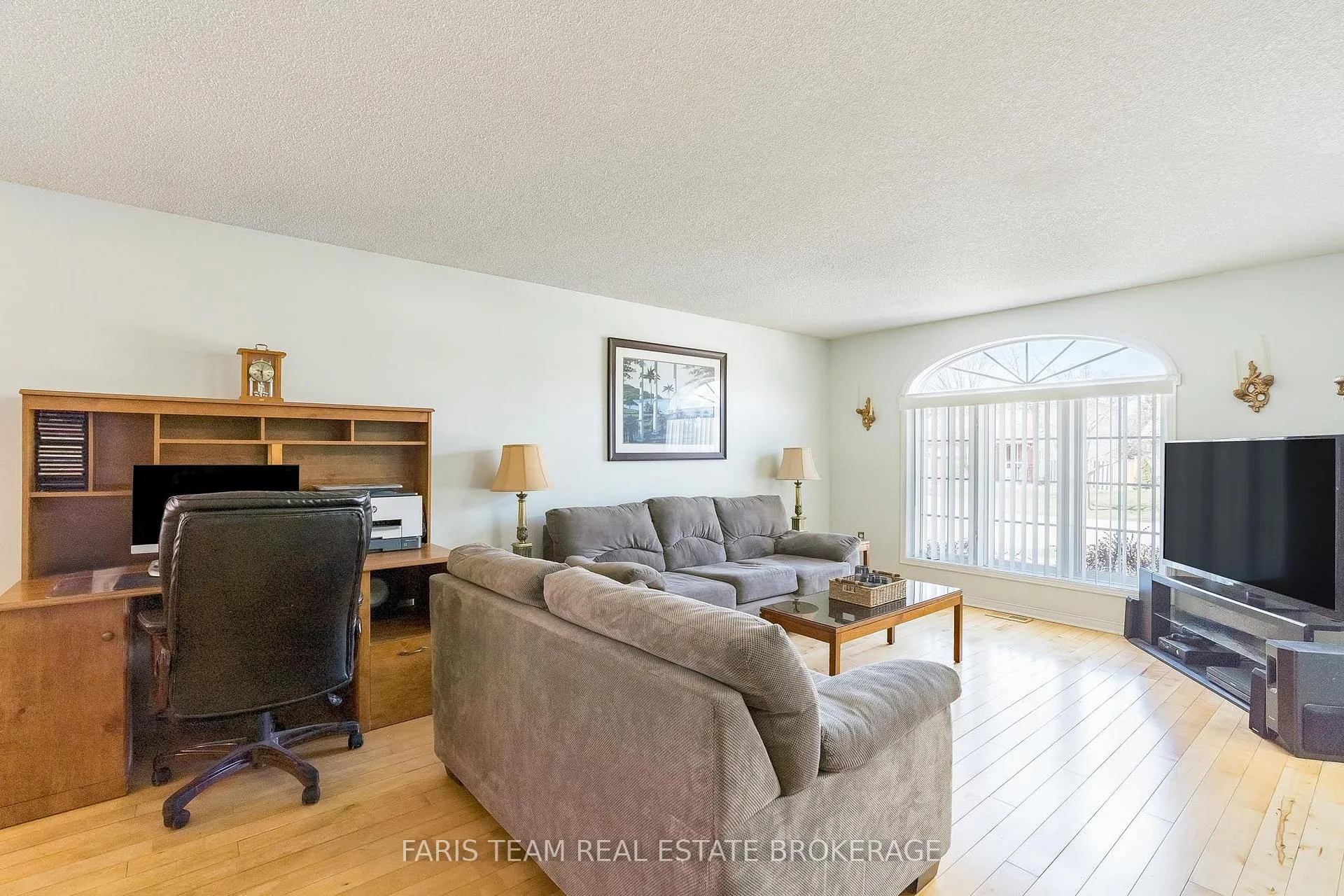 Photo 13 of 57 Wessenger Drive, Barrie, Holly — HOMEH