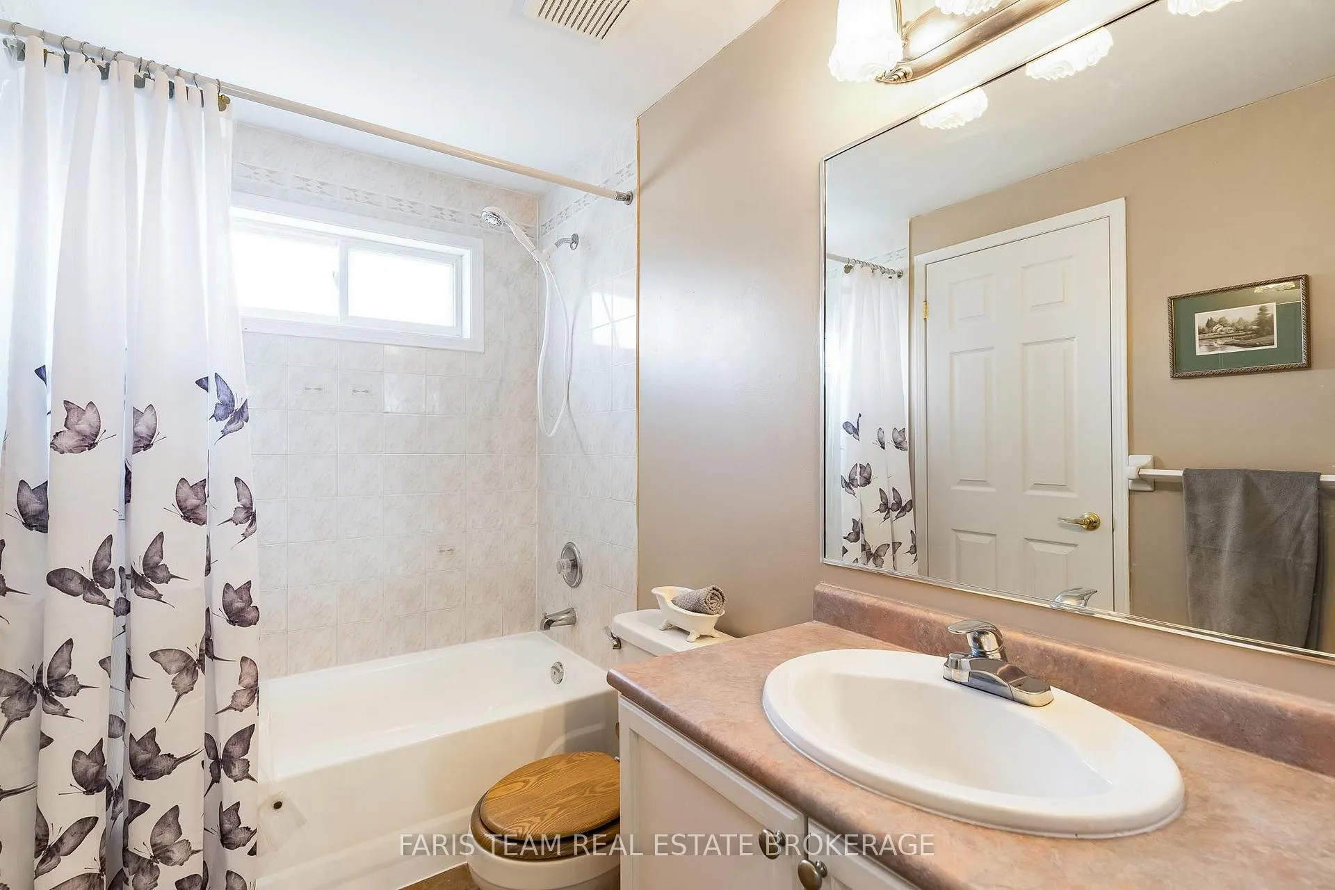 Photo 22 of 57 Wessenger Drive, Barrie, Holly — HOMEH
