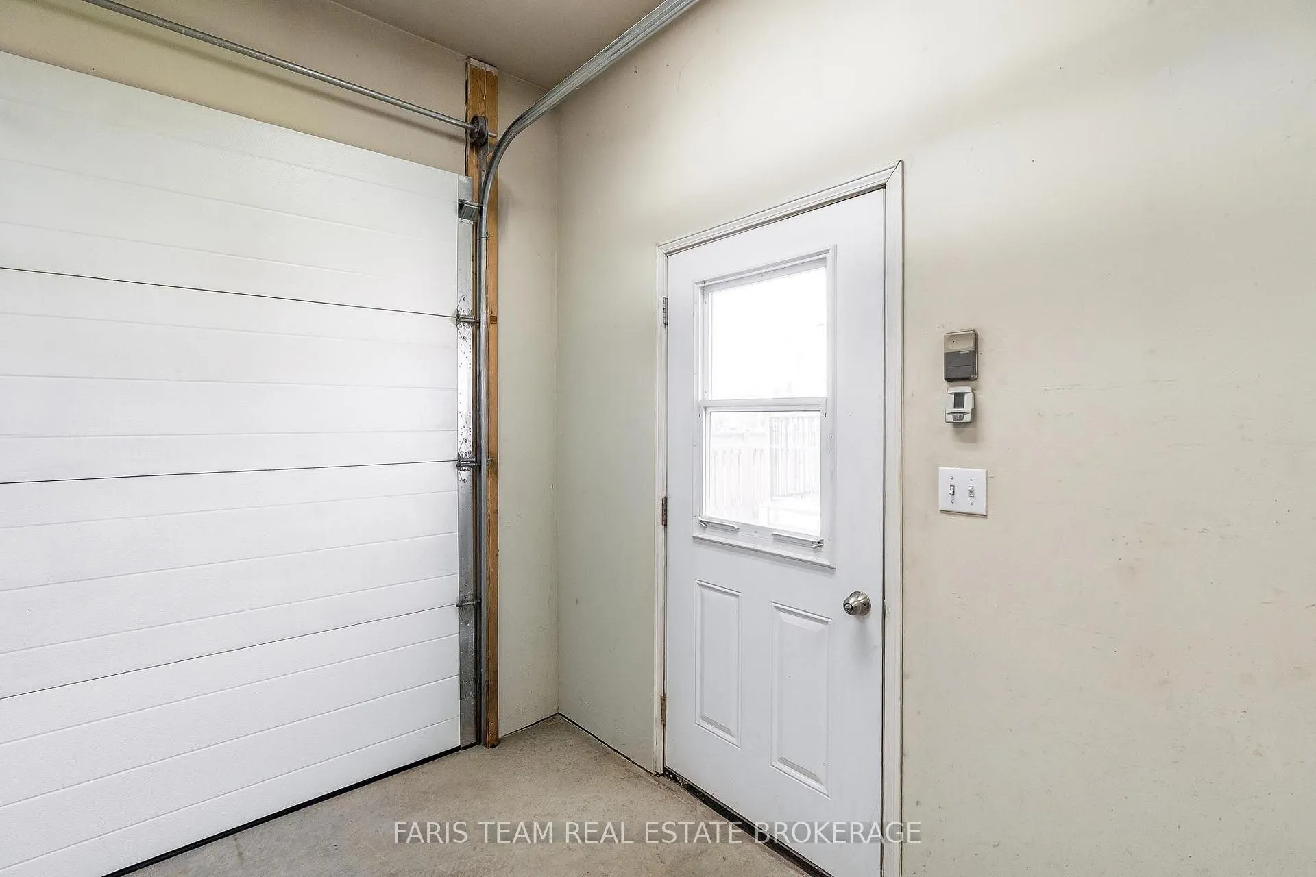 Photo 41 of 57 Wessenger Drive, Barrie, Holly — HOMEH