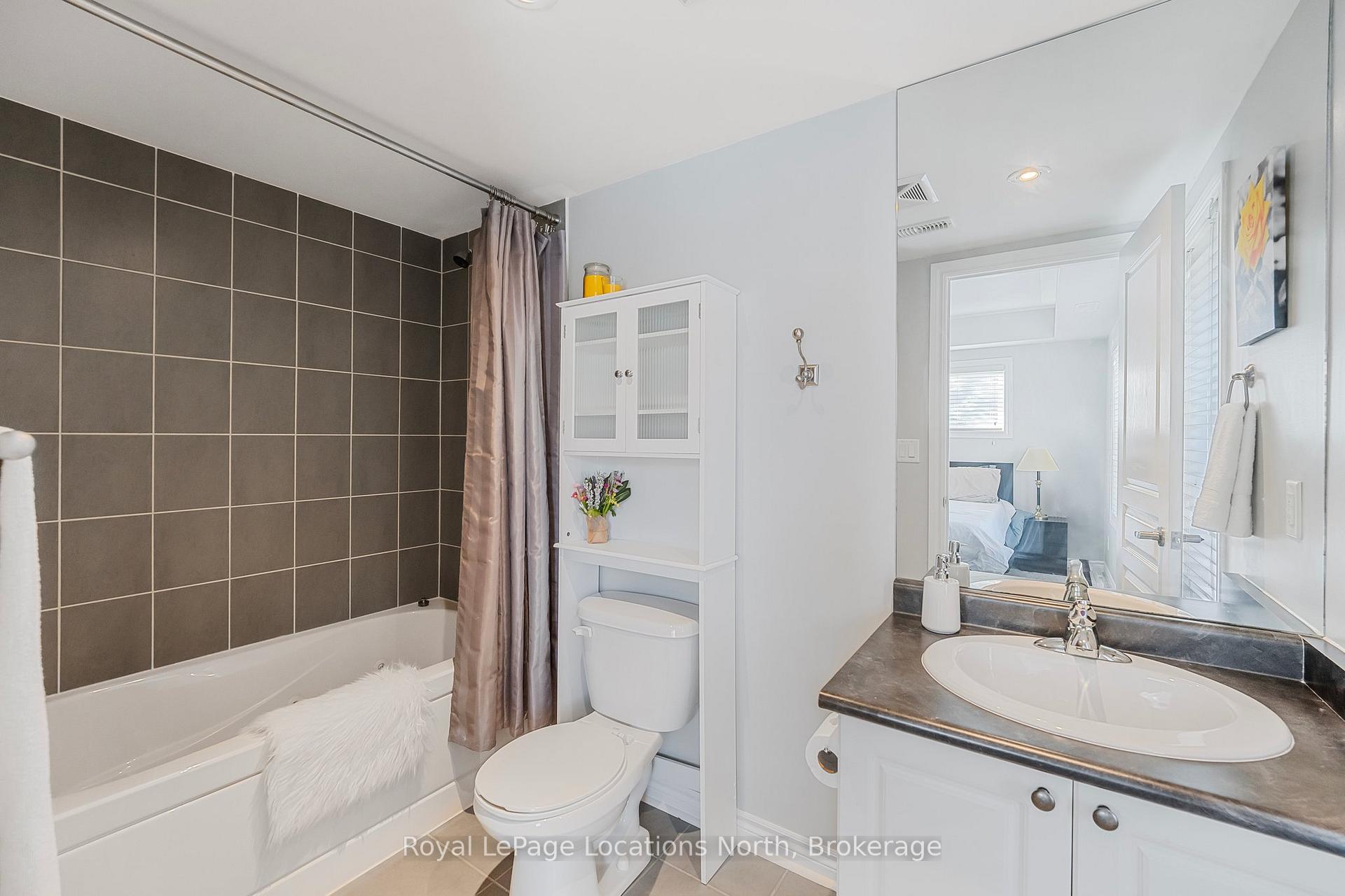 Photo 21 of Unit 201, 4 Brandy Lane Drive, Collingwood — HOMEH