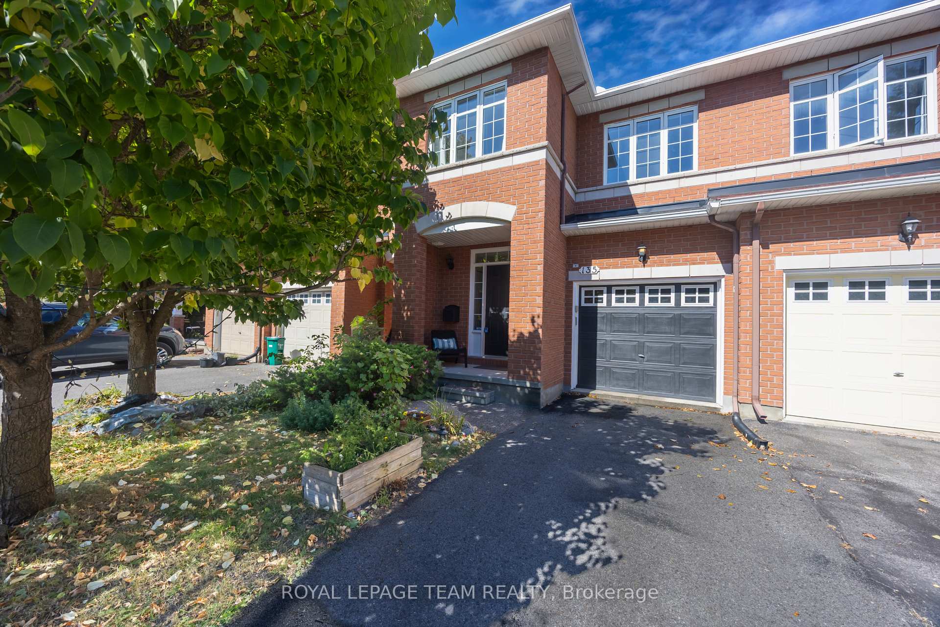 Photo 2 of 135 Gatespark Private, Ottawa, Kanata - Kanata Lakes/Heritage Hills — HOMEH