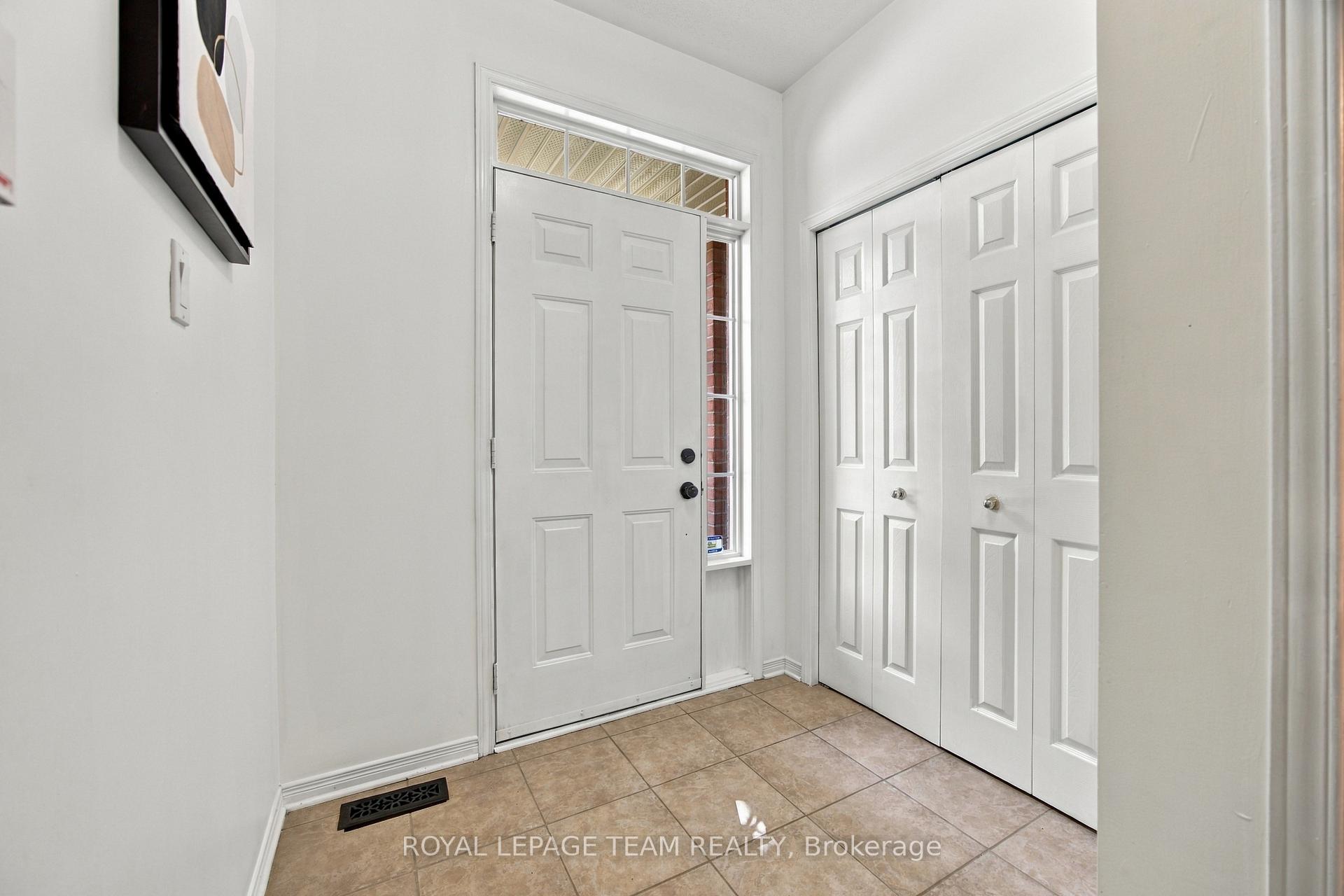 Photo 8 of 135 Gatespark Private, Ottawa, Kanata - Kanata Lakes/Heritage Hills — HOMEH