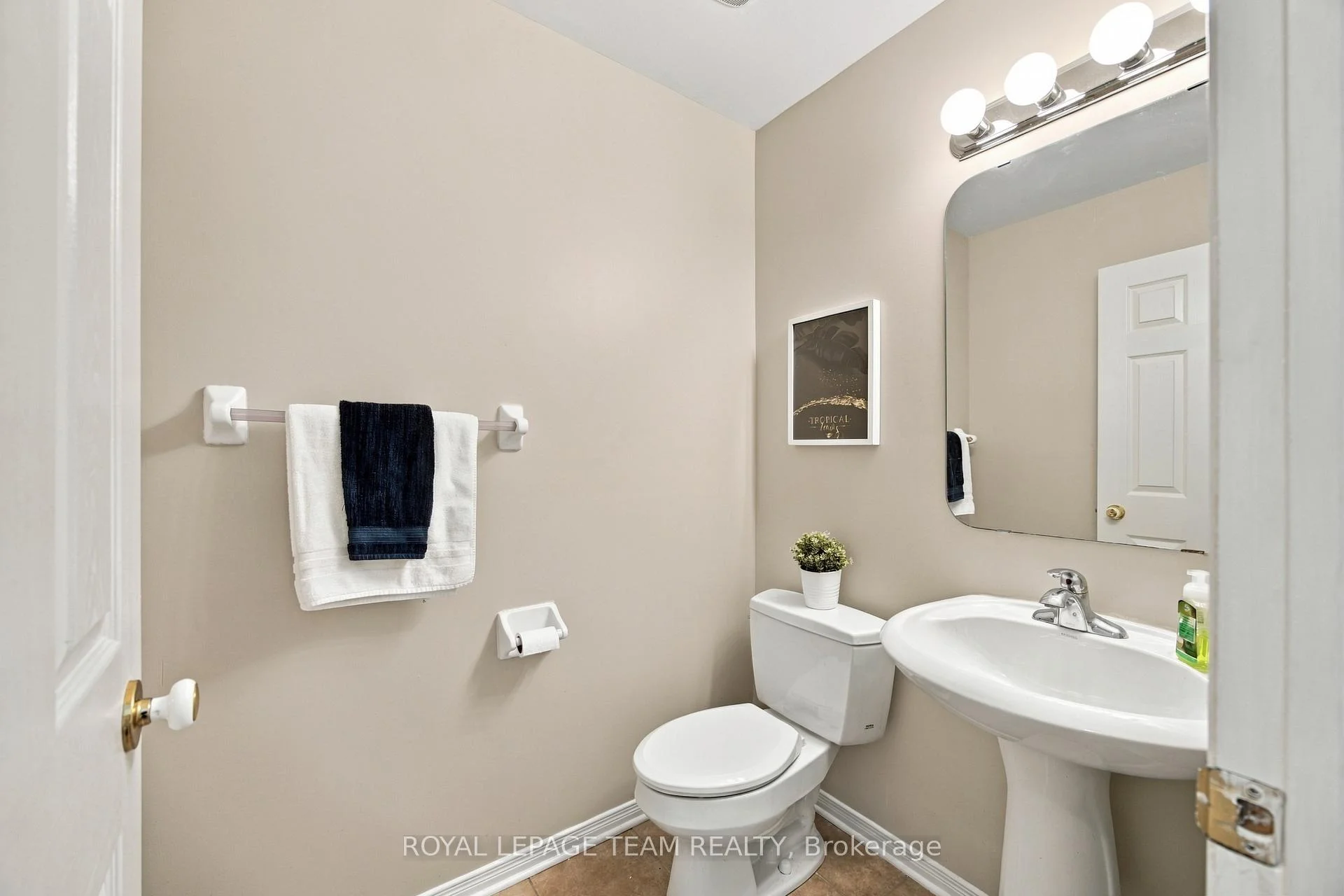Photo 19 of 135 Gatespark Private, Ottawa, Kanata - Kanata Lakes/Heritage Hills — HOMEH