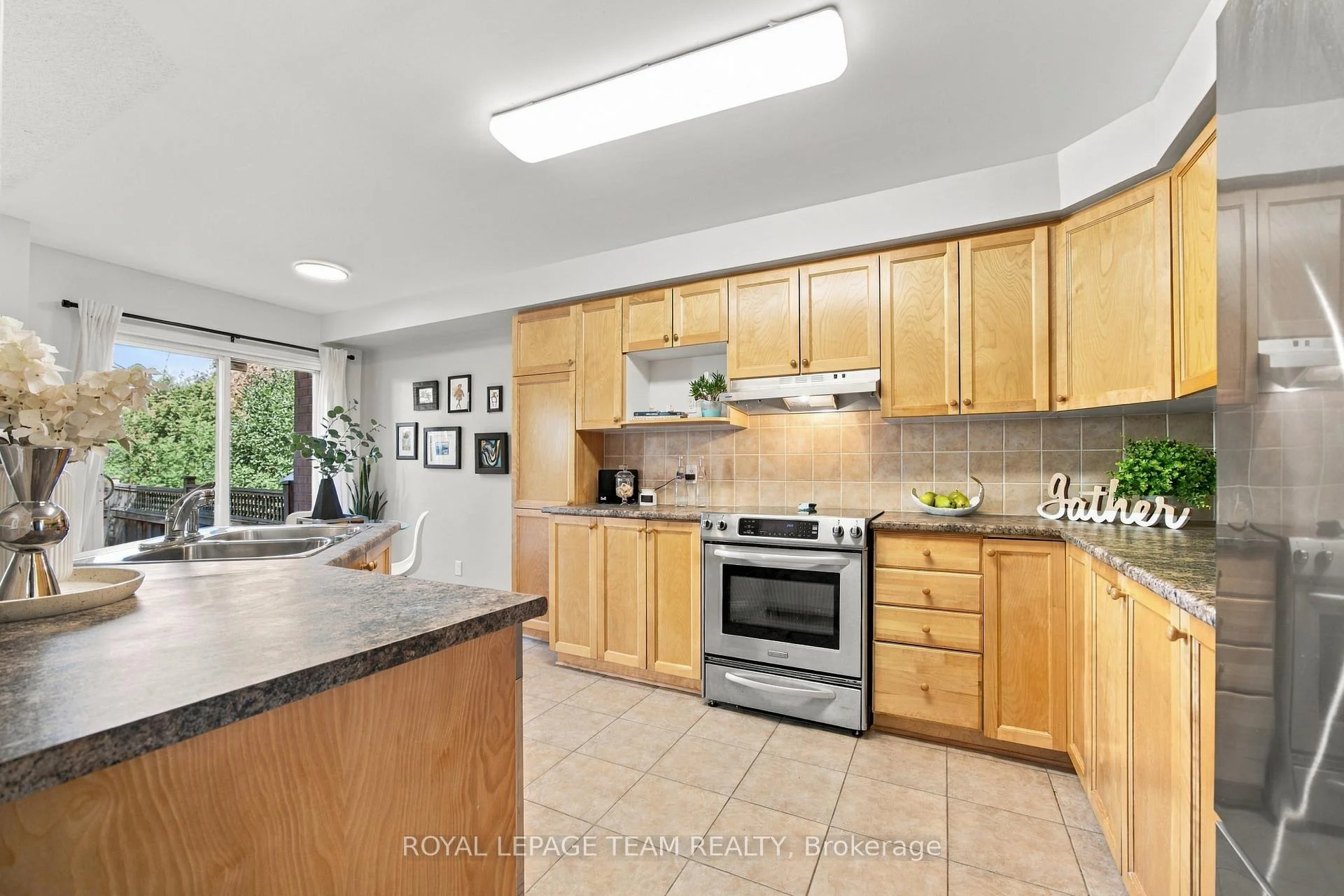 Photo 63 of 135 Gatespark Private, Ottawa, Kanata - Kanata Lakes/Heritage Hills — HOMEH