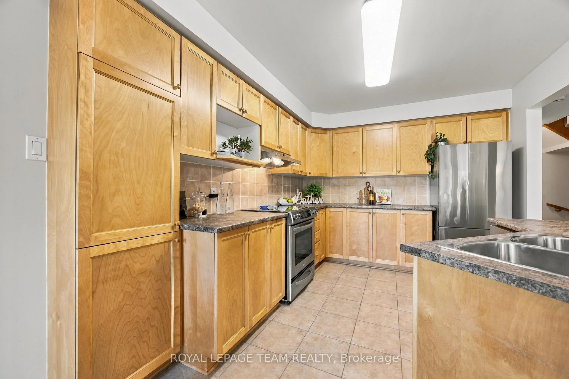 Photo 40 of 135 Gatespark Private, Ottawa, Kanata - Kanata Lakes/Heritage Hills — HOMEH