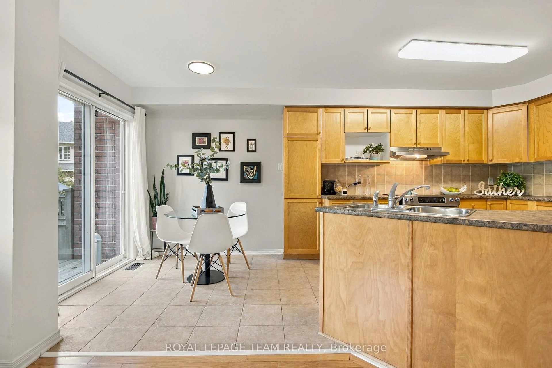Photo 41 of 135 Gatespark Private, Ottawa, Kanata - Kanata Lakes/Heritage Hills — HOMEH
