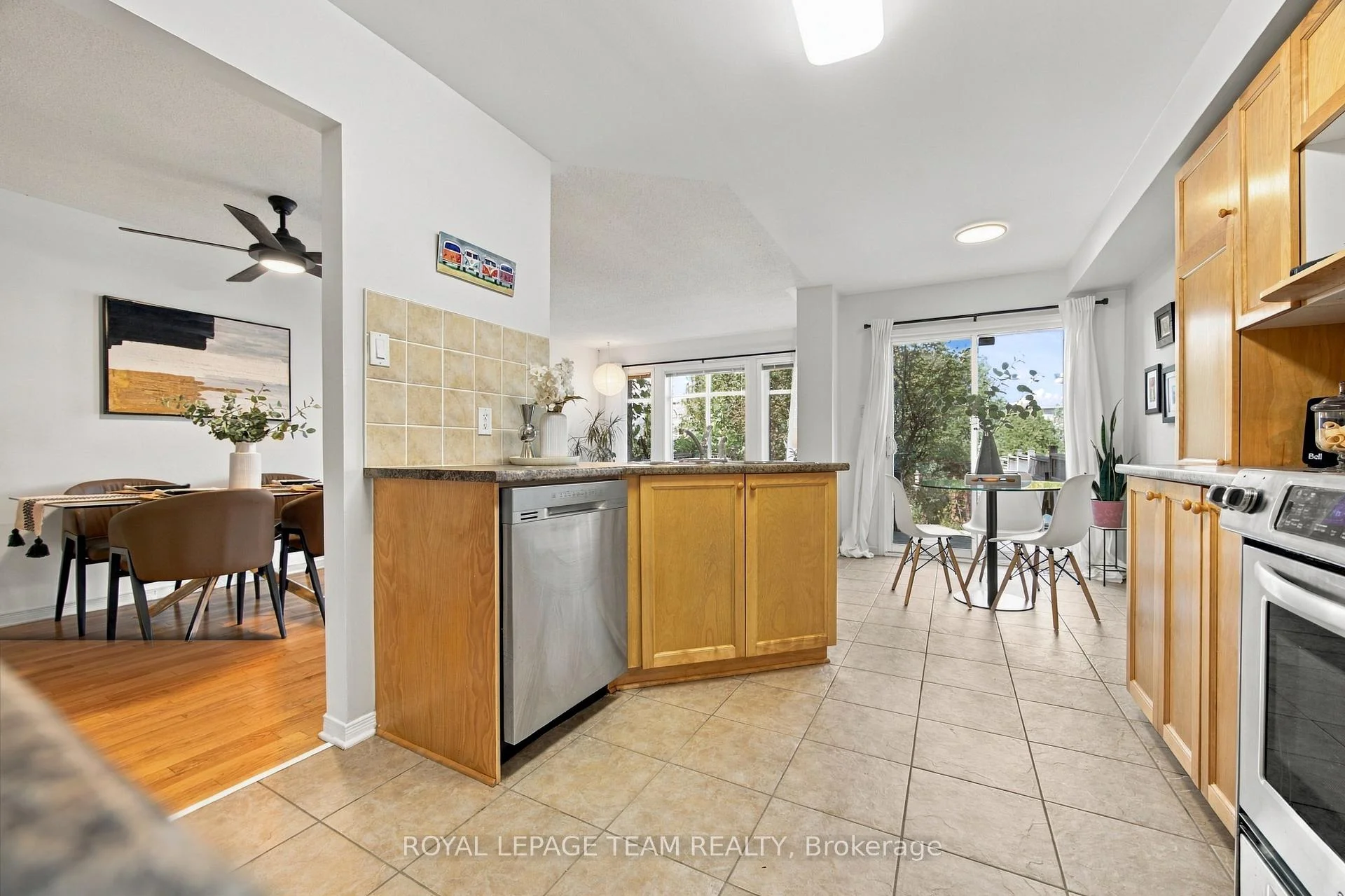 Photo 44 of 135 Gatespark Private, Ottawa, Kanata - Kanata Lakes/Heritage Hills — HOMEH