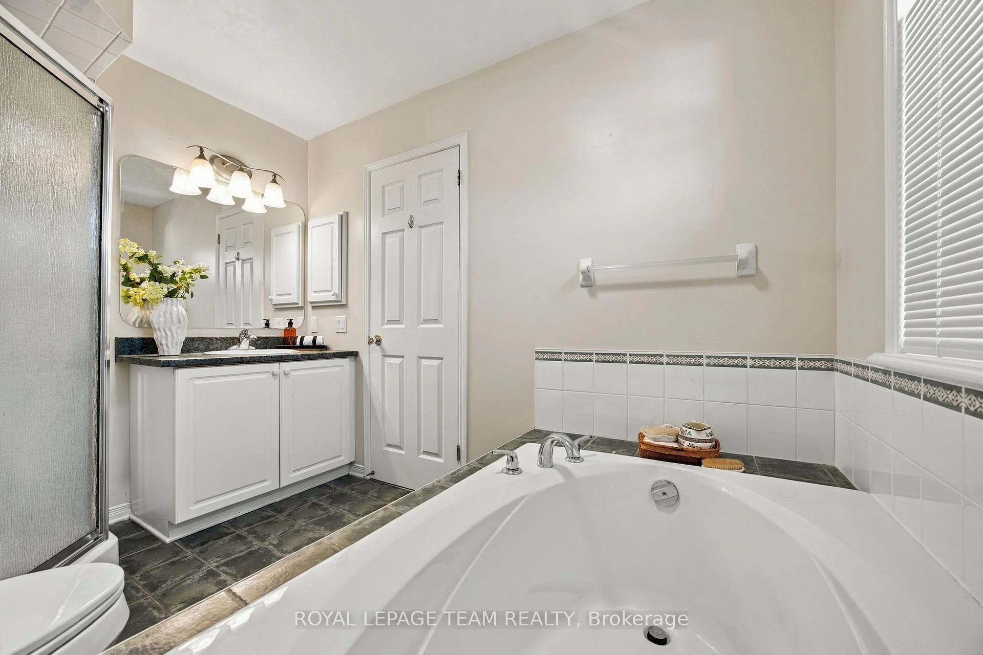 Photo 85 of 135 Gatespark Private, Ottawa, Kanata - Kanata Lakes/Heritage Hills — HOMEH