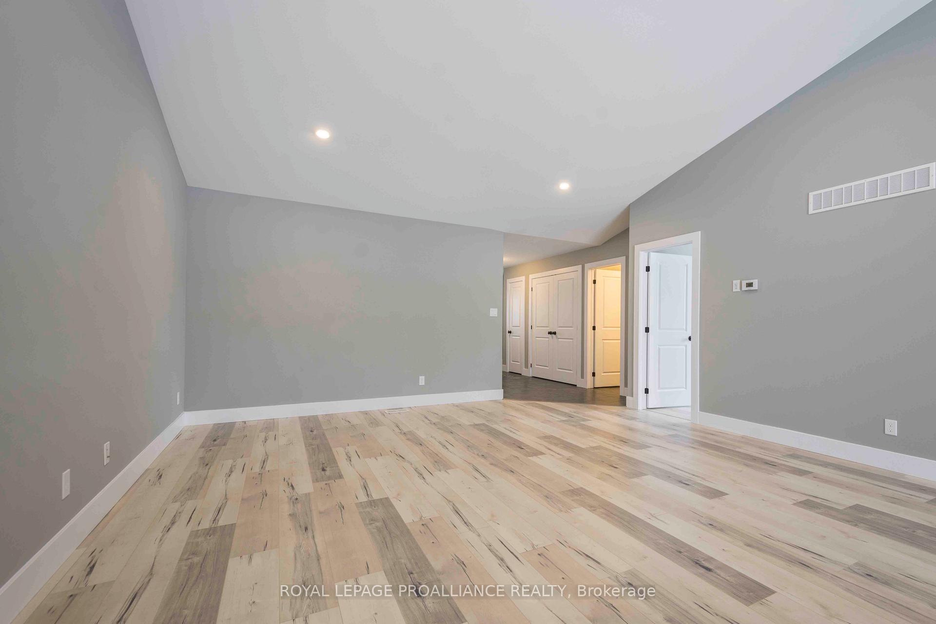 Photo 4 of 123 Farrington Crescent, Prince Edward County, Picton Ward — HOMEH