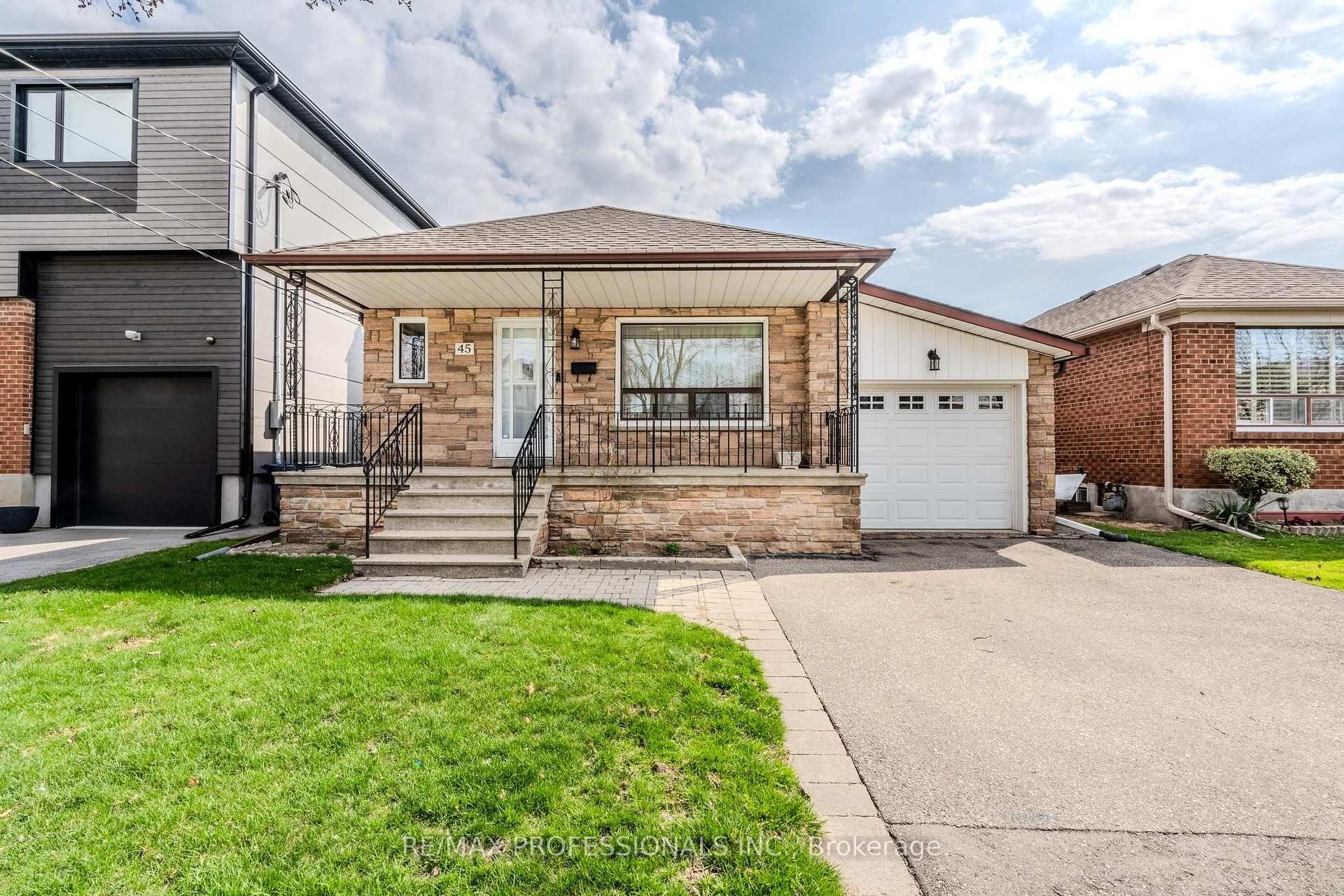 Photo 1 of 45 Chartwell Road, Etobicoke, Stonegate-Queensway — HOMEH