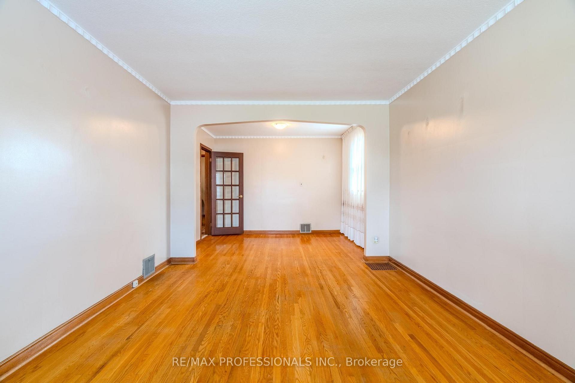 Photo 6 of 45 Chartwell Road, Etobicoke, Stonegate-Queensway — HOMEH