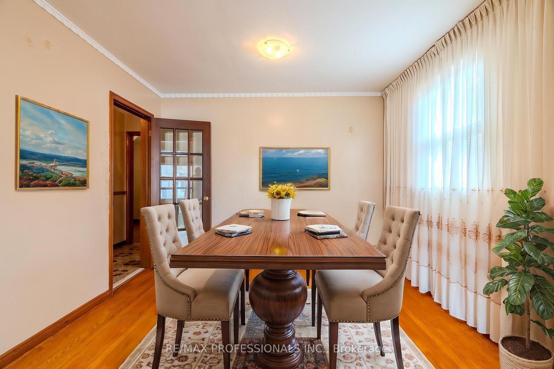 Photo 9 of 45 Chartwell Road, Etobicoke, Stonegate-Queensway — HOMEH