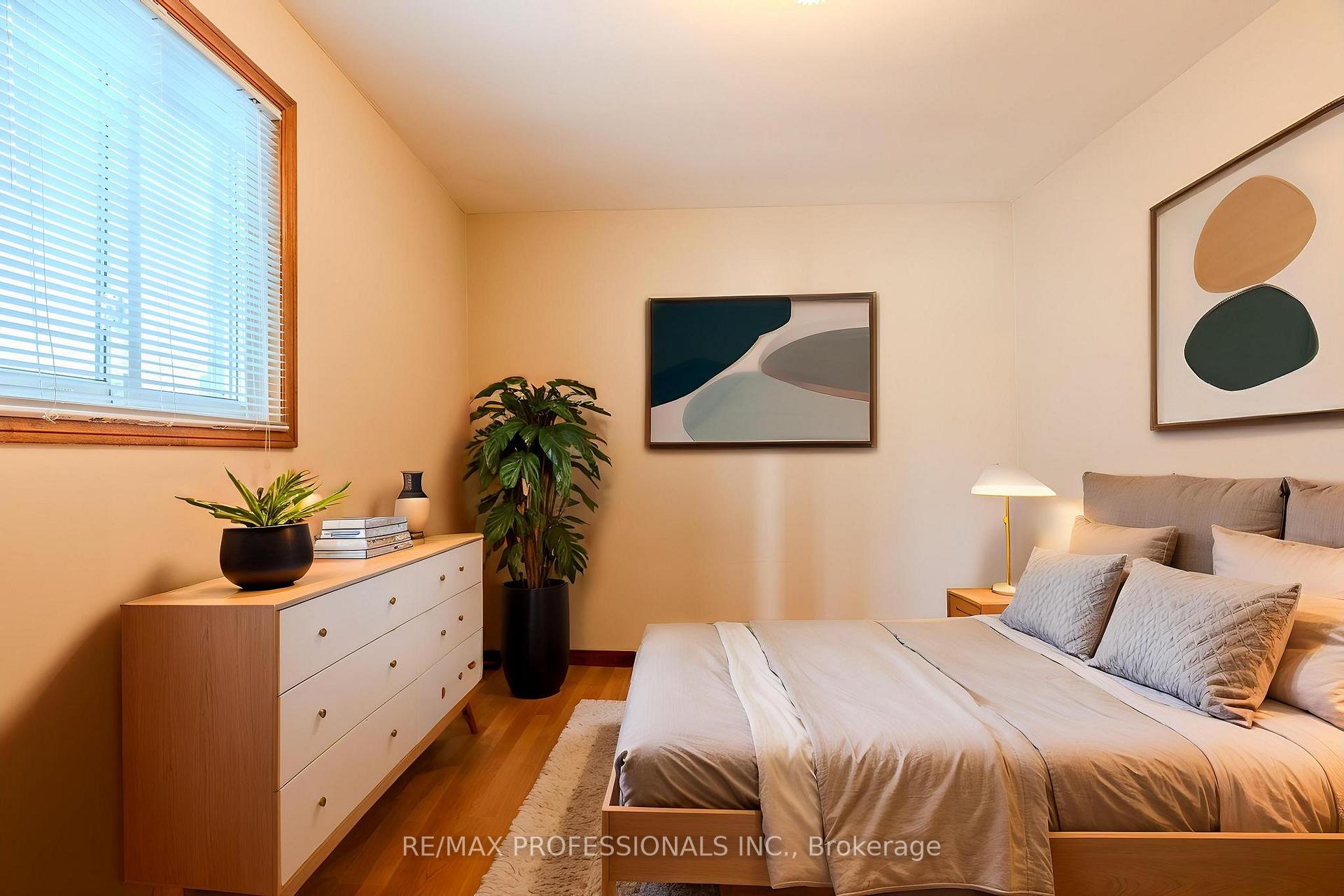 Photo 14 of 45 Chartwell Road, Etobicoke, Stonegate-Queensway — HOMEH