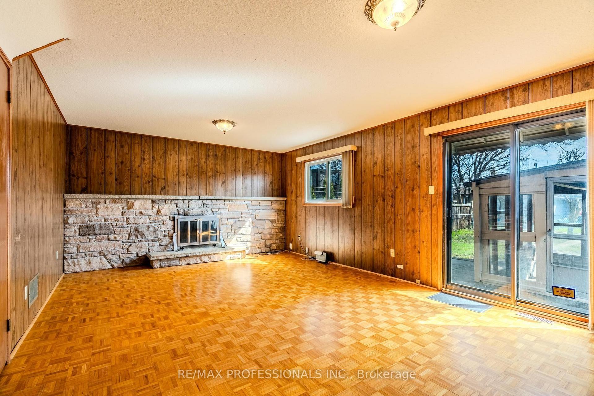 Photo 17 of 45 Chartwell Road, Etobicoke, Stonegate-Queensway — HOMEH