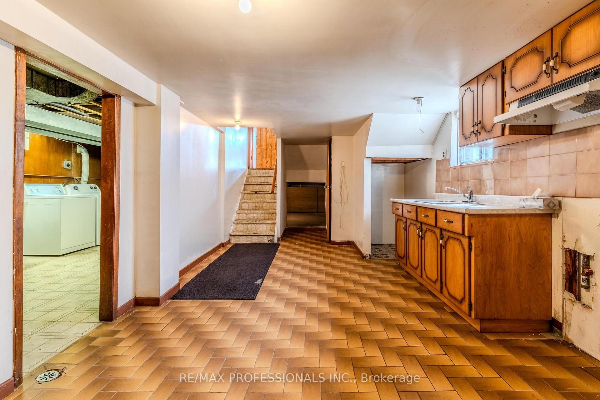 Photo 21 of 45 Chartwell Road, Etobicoke, Stonegate-Queensway — HOMEH