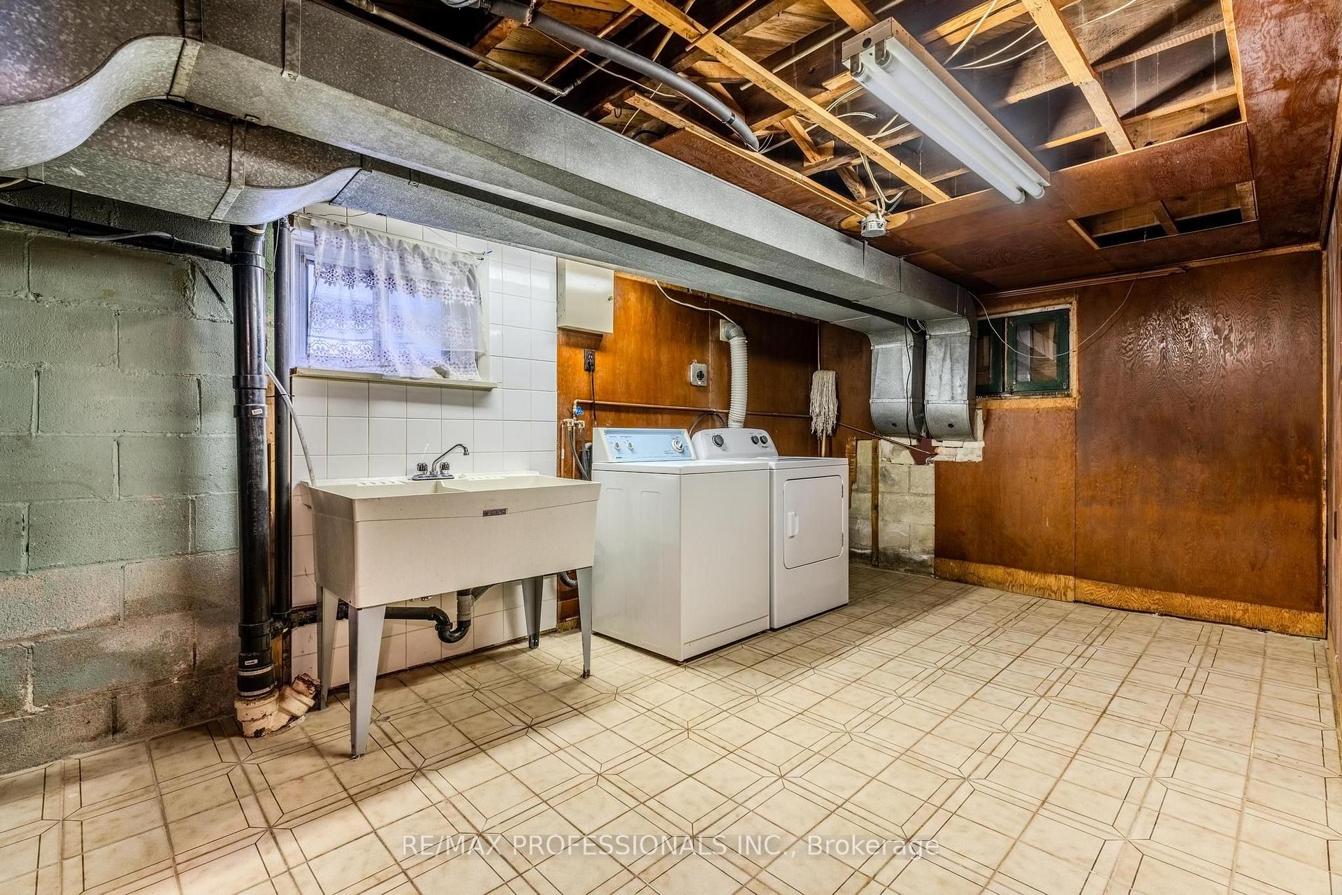 Photo 22 of 45 Chartwell Road, Etobicoke, Stonegate-Queensway — HOMEH