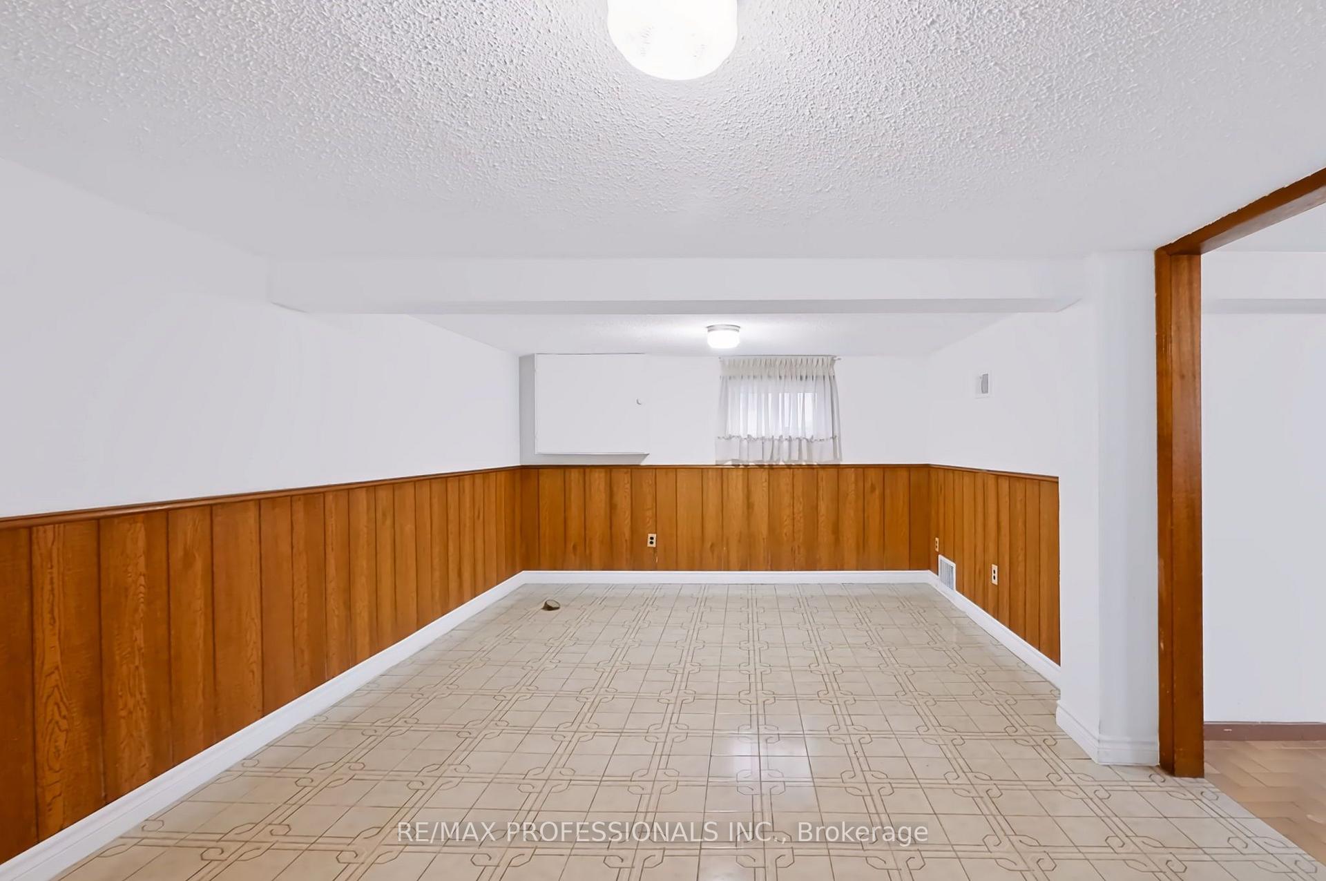 Photo 24 of 45 Chartwell Road, Etobicoke, Stonegate-Queensway — HOMEH