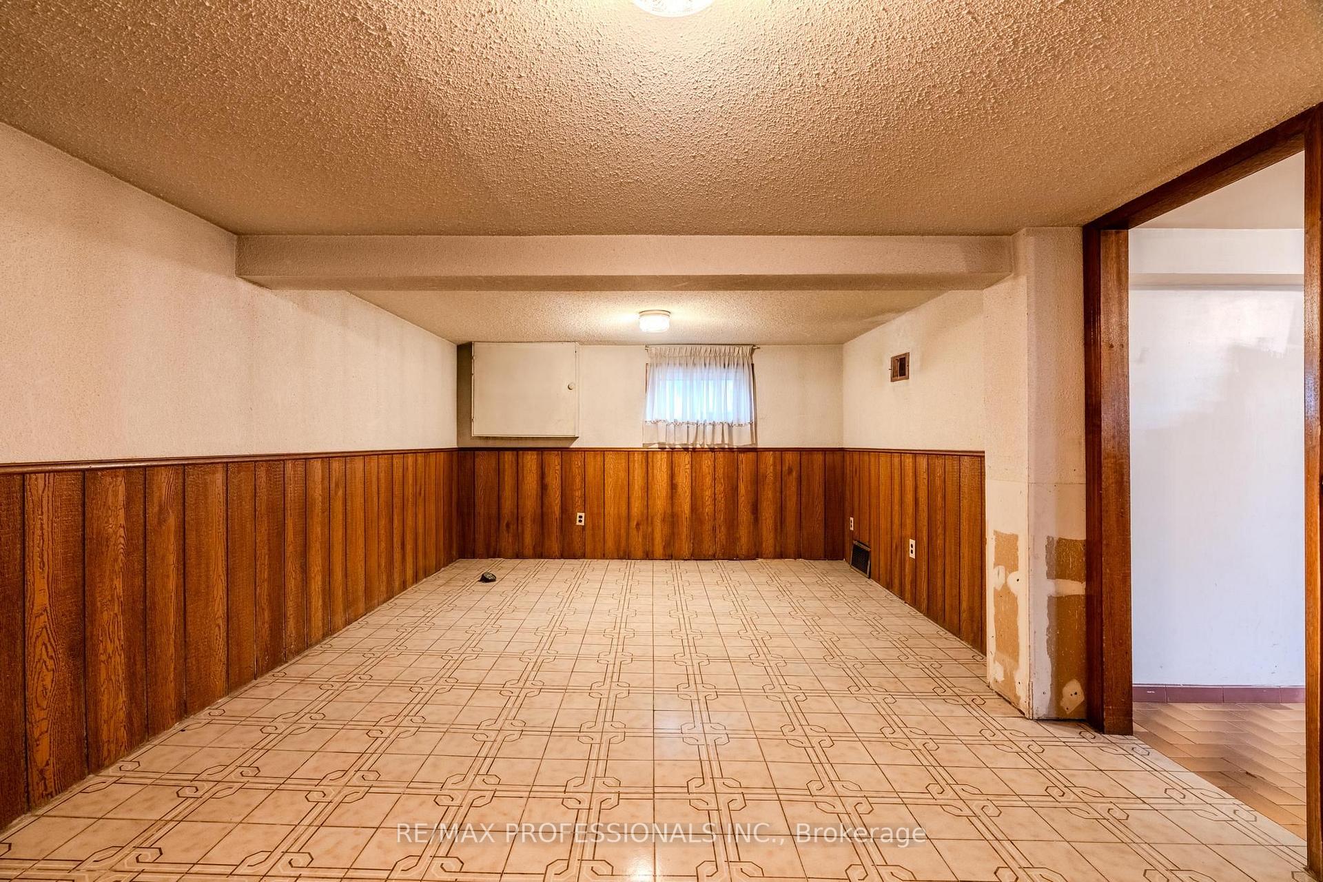 Photo 25 of 45 Chartwell Road, Etobicoke, Stonegate-Queensway — HOMEH