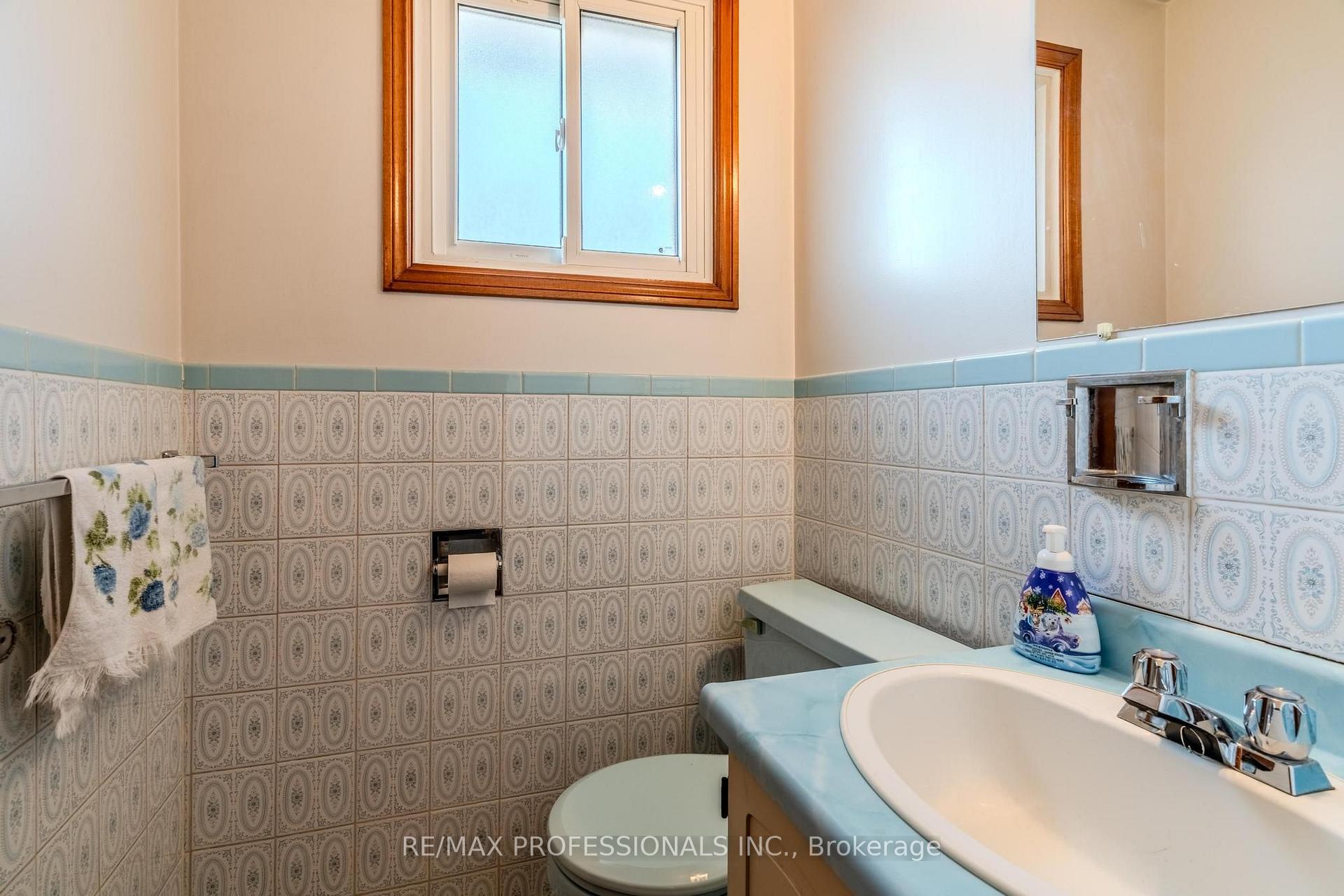 Photo 26 of 45 Chartwell Road, Etobicoke, Stonegate-Queensway — HOMEH